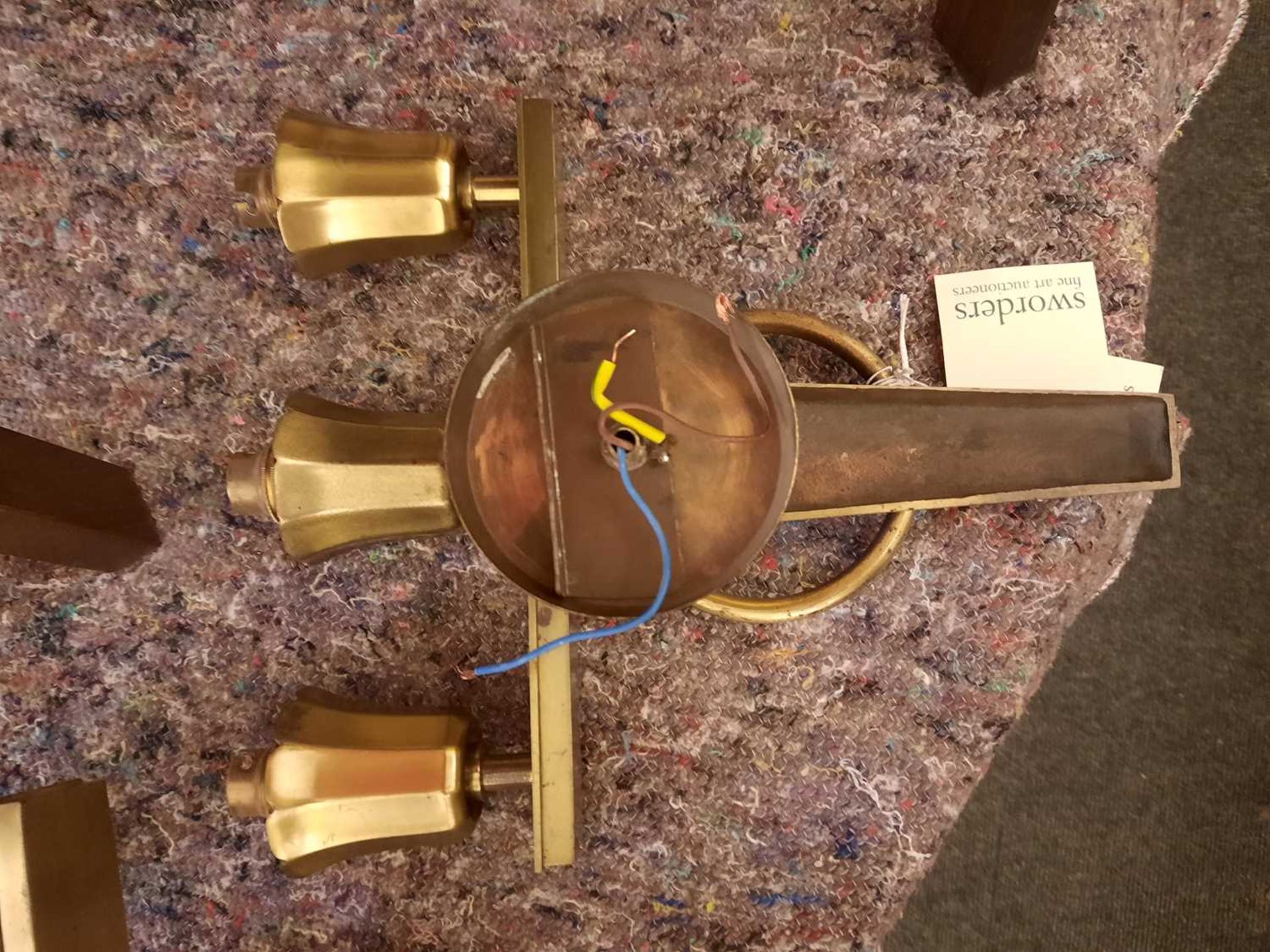 A pair of brass wall lights, - Image 2 of 4