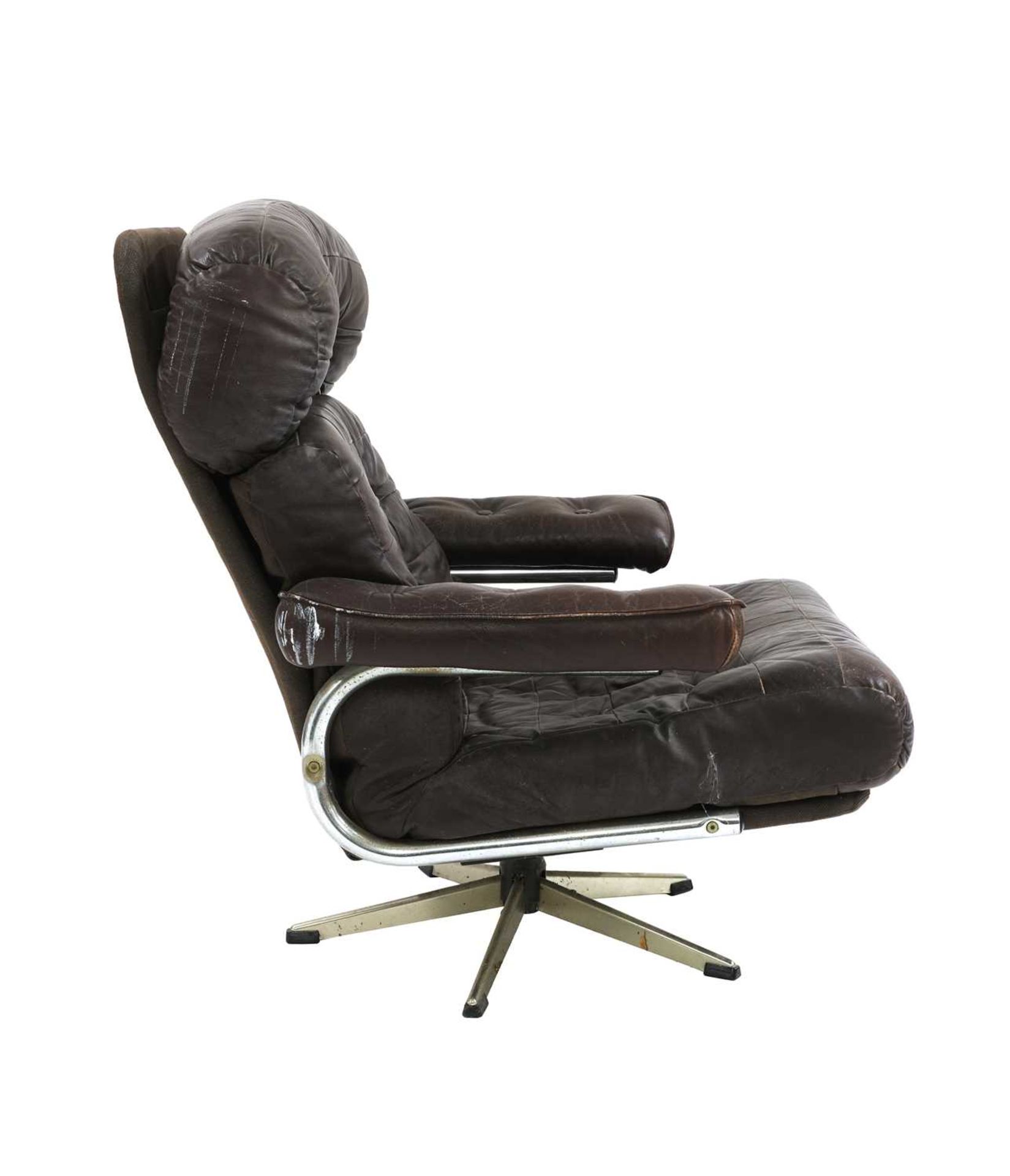 A chocolate leather lounger, - Image 4 of 4