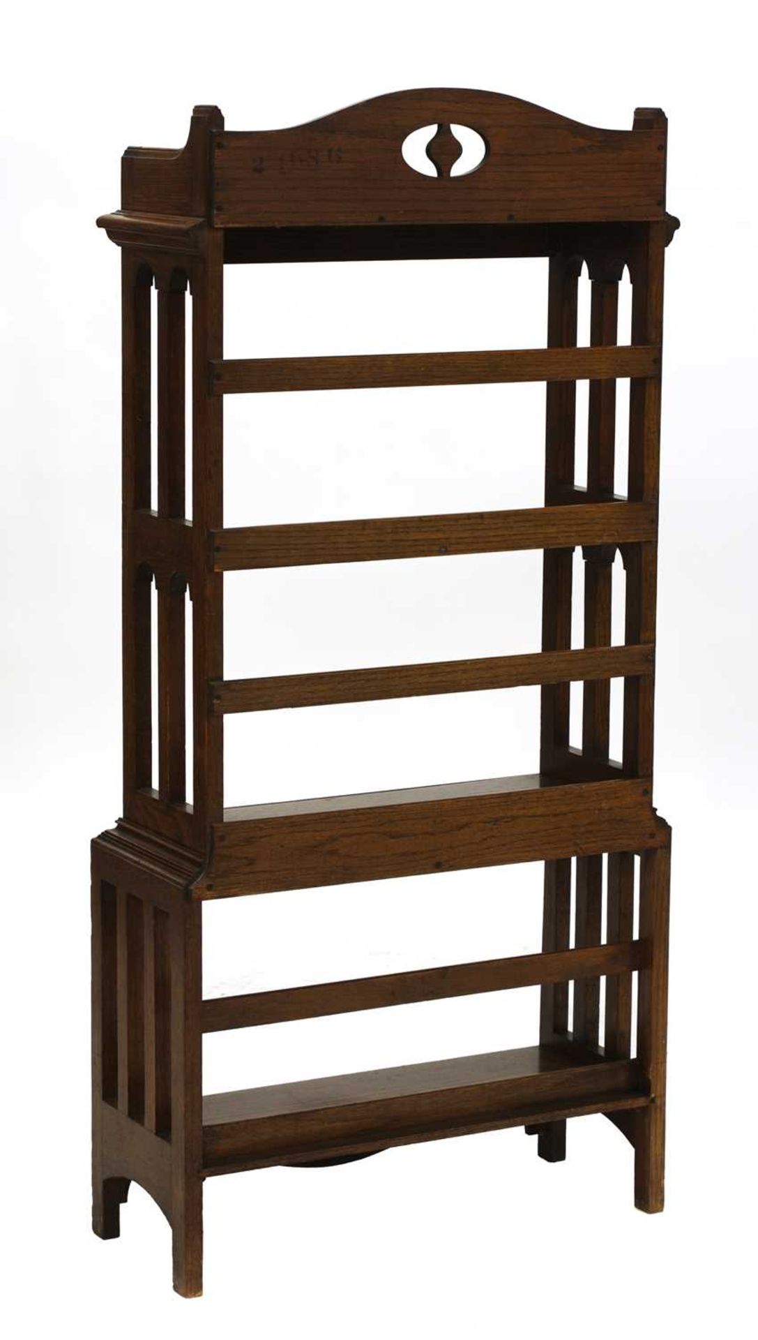 An Arts and Crafts oak four-tier open bookcase, - Bild 2 aus 3