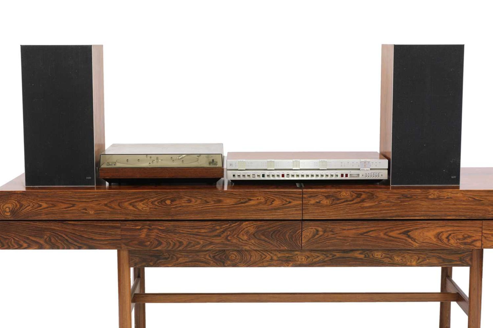 A Bang & Olufsen rosewood mounted music system, §