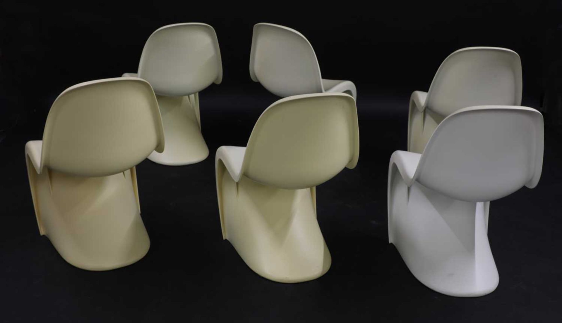 Six Verner Panton-style stacking chairs, - Bild 2 aus 3