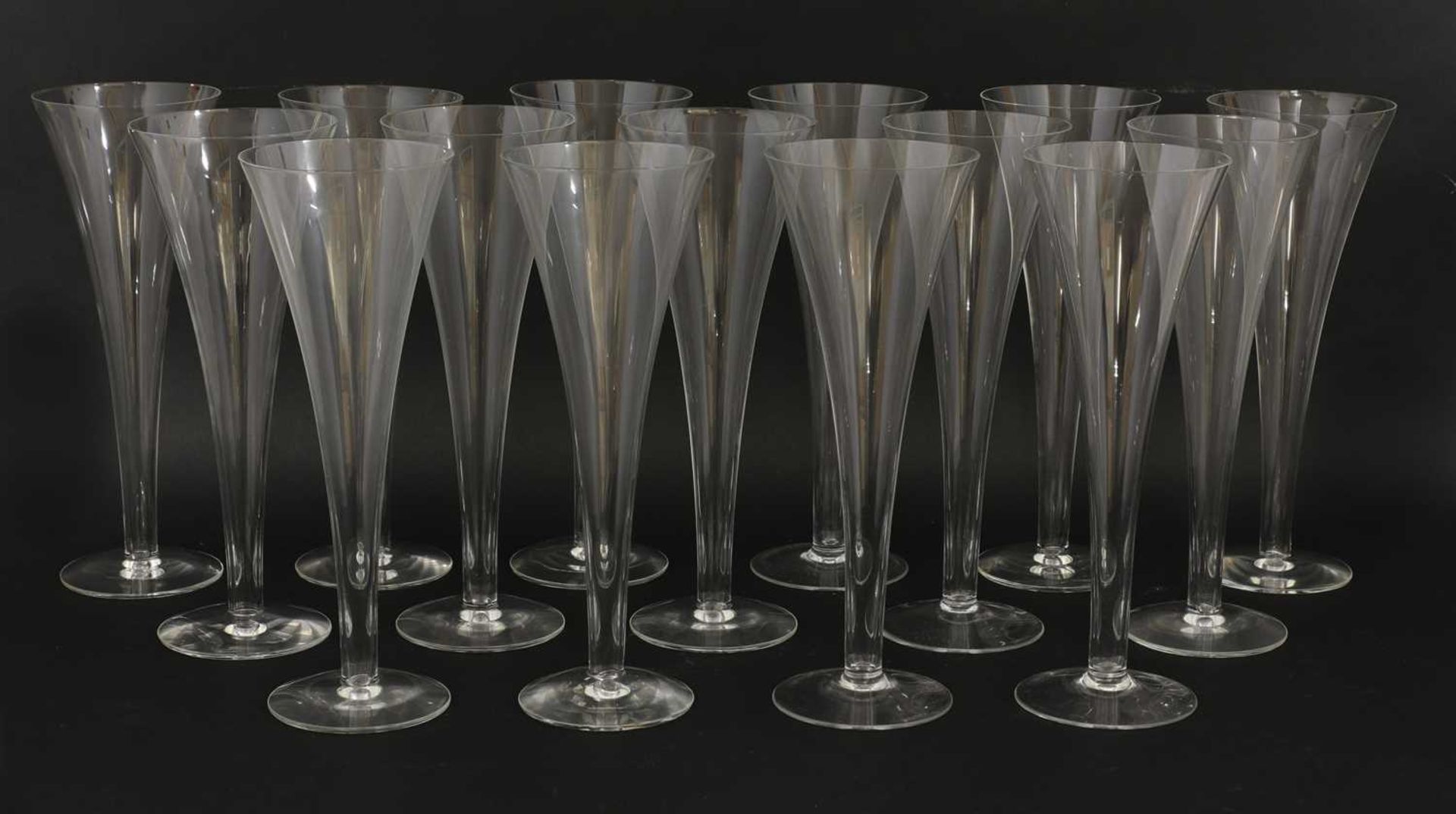 A set of fifteen modern champagne flutes,