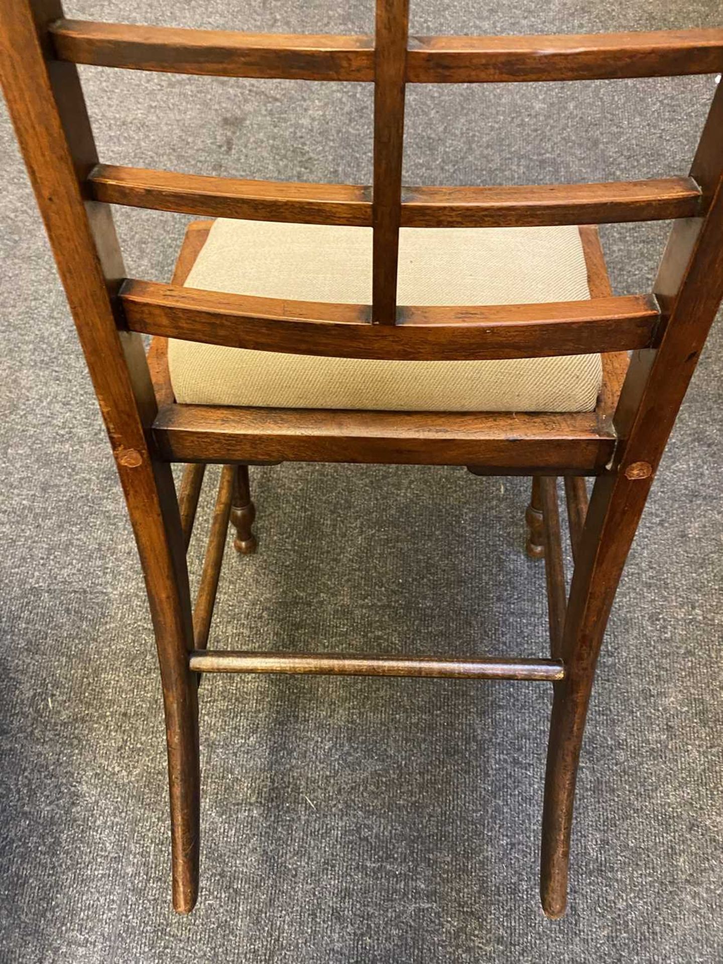 A set of twelve Arts and Crafts walnut chairs, - Bild 6 aus 13