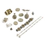 A quantity of silver jewellery,