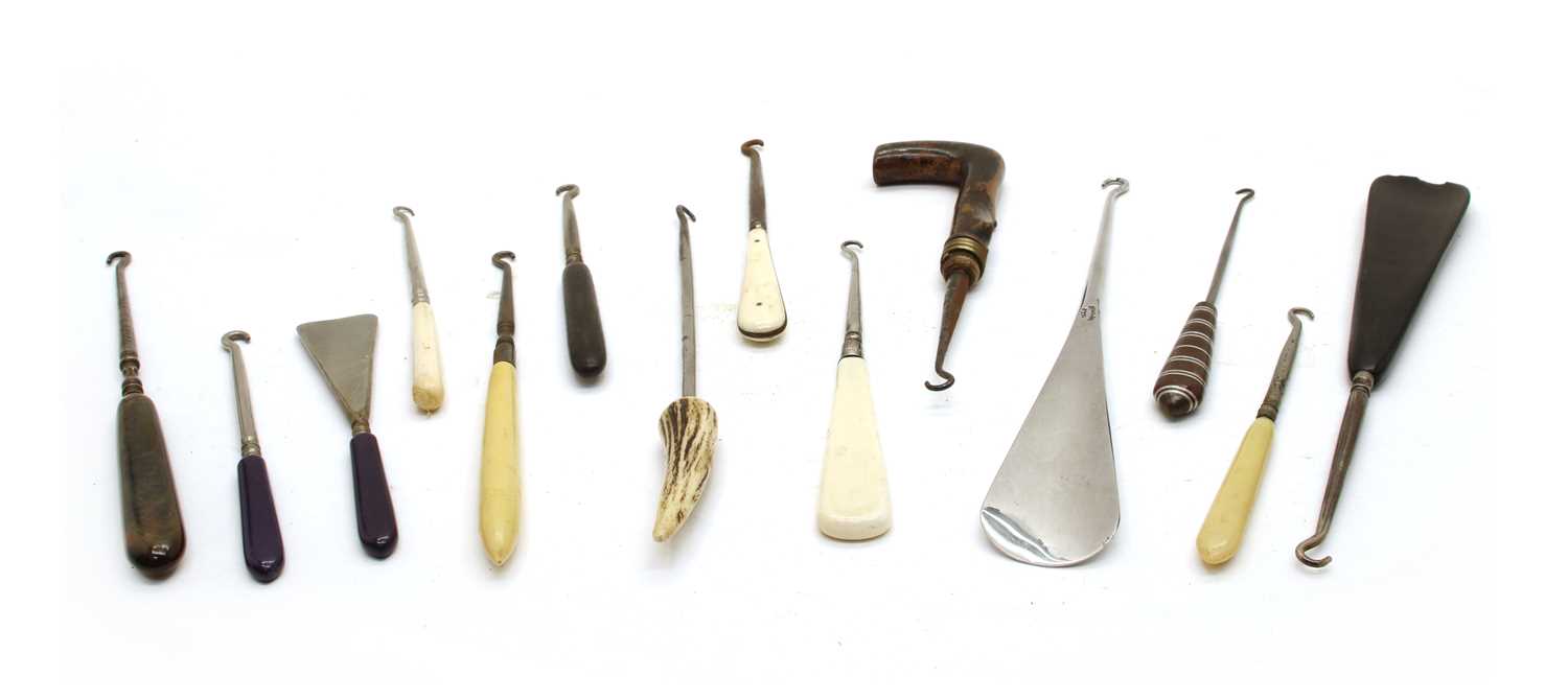 Twenty eight various button hooks, - Image 3 of 3