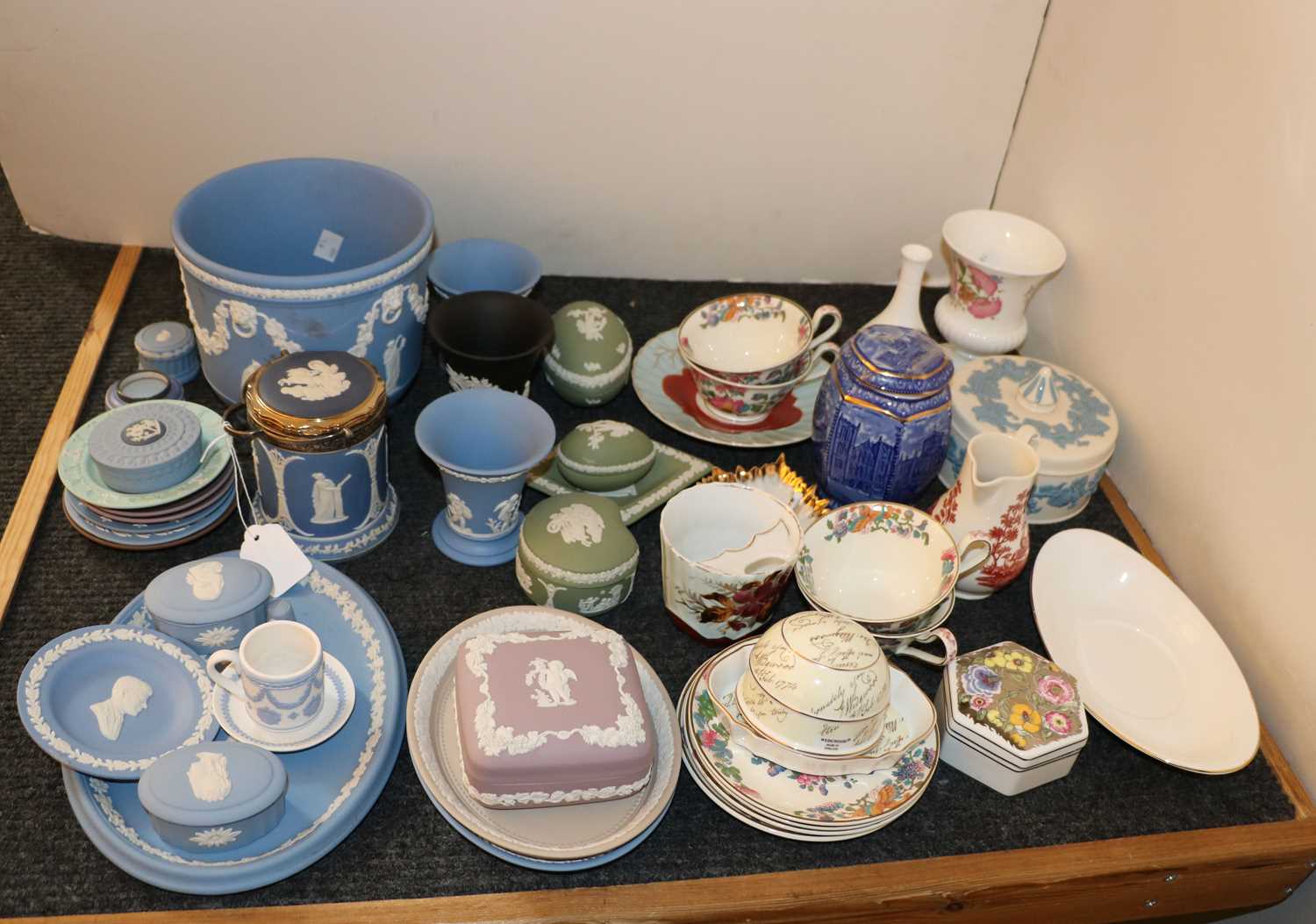 A large collection of ceramics, - Image 2 of 3