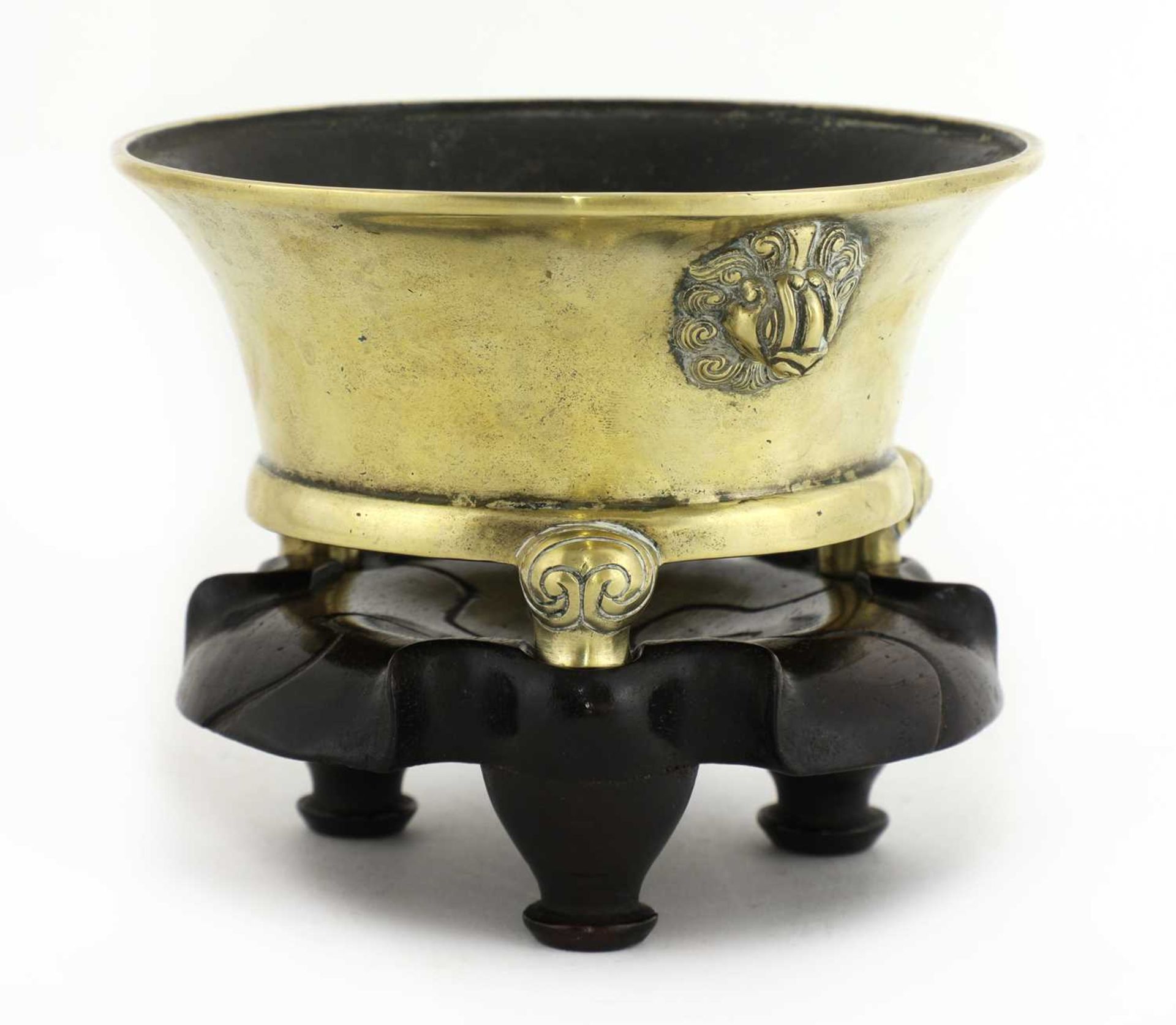 A Chinese bronze incense burner, - Image 2 of 31