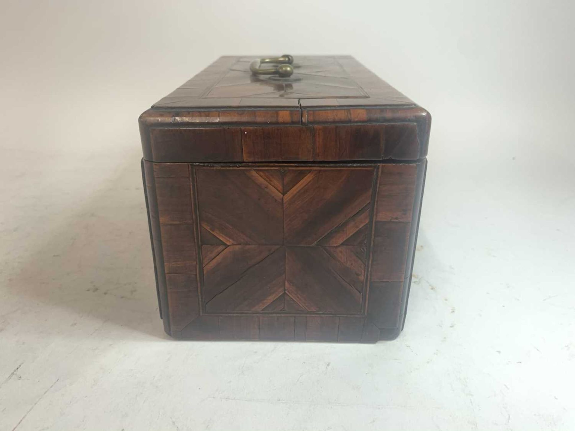 A laburnum tea caddy, - Bild 6 aus 18