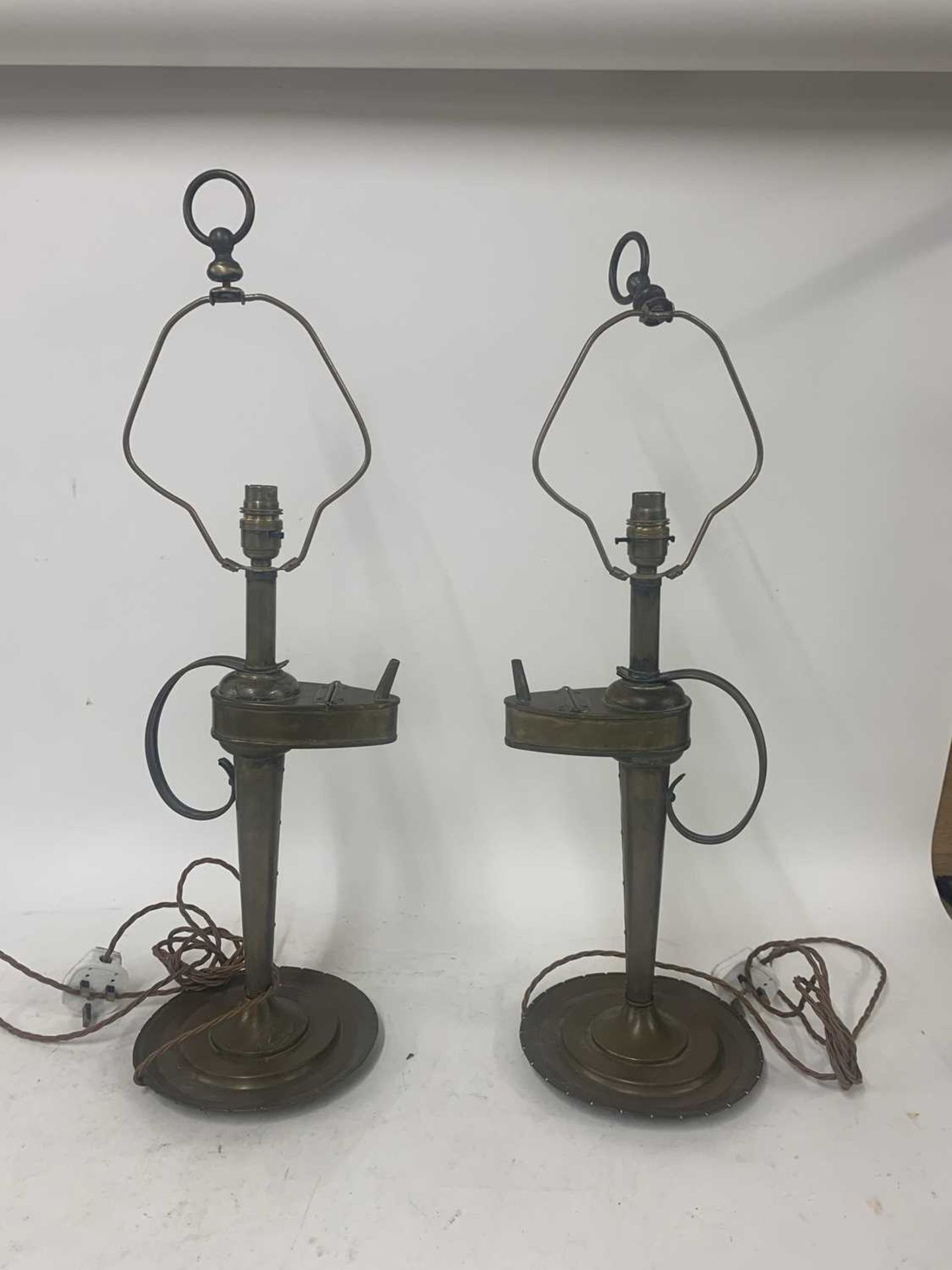 A pair of Victorian brassed metal lacemaker's lamps, - Bild 4 aus 22