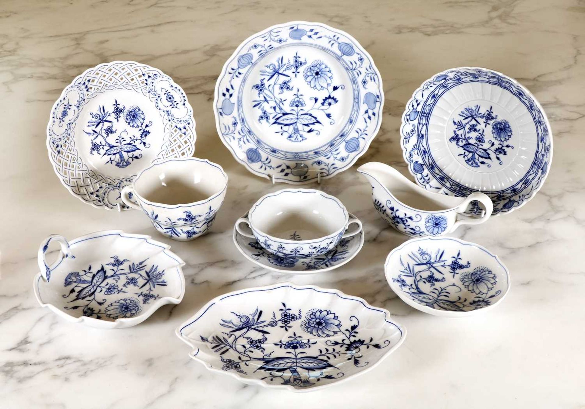 An extensive Meissen Onion pattern blue and white dinner and tea service, - Image 2 of 21