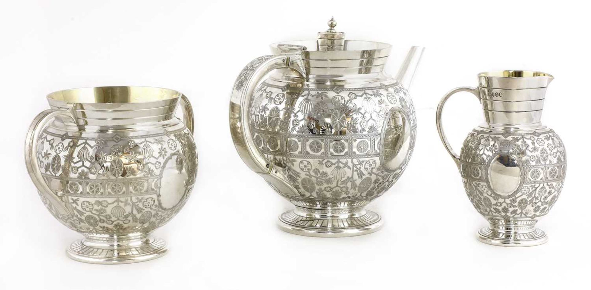 A victorian silver three-piece tea set - Image 2 of 5