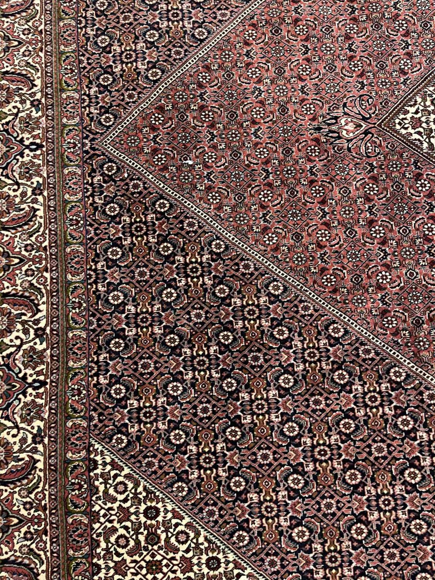 A Persian Hamadan carpet, - Image 5 of 15