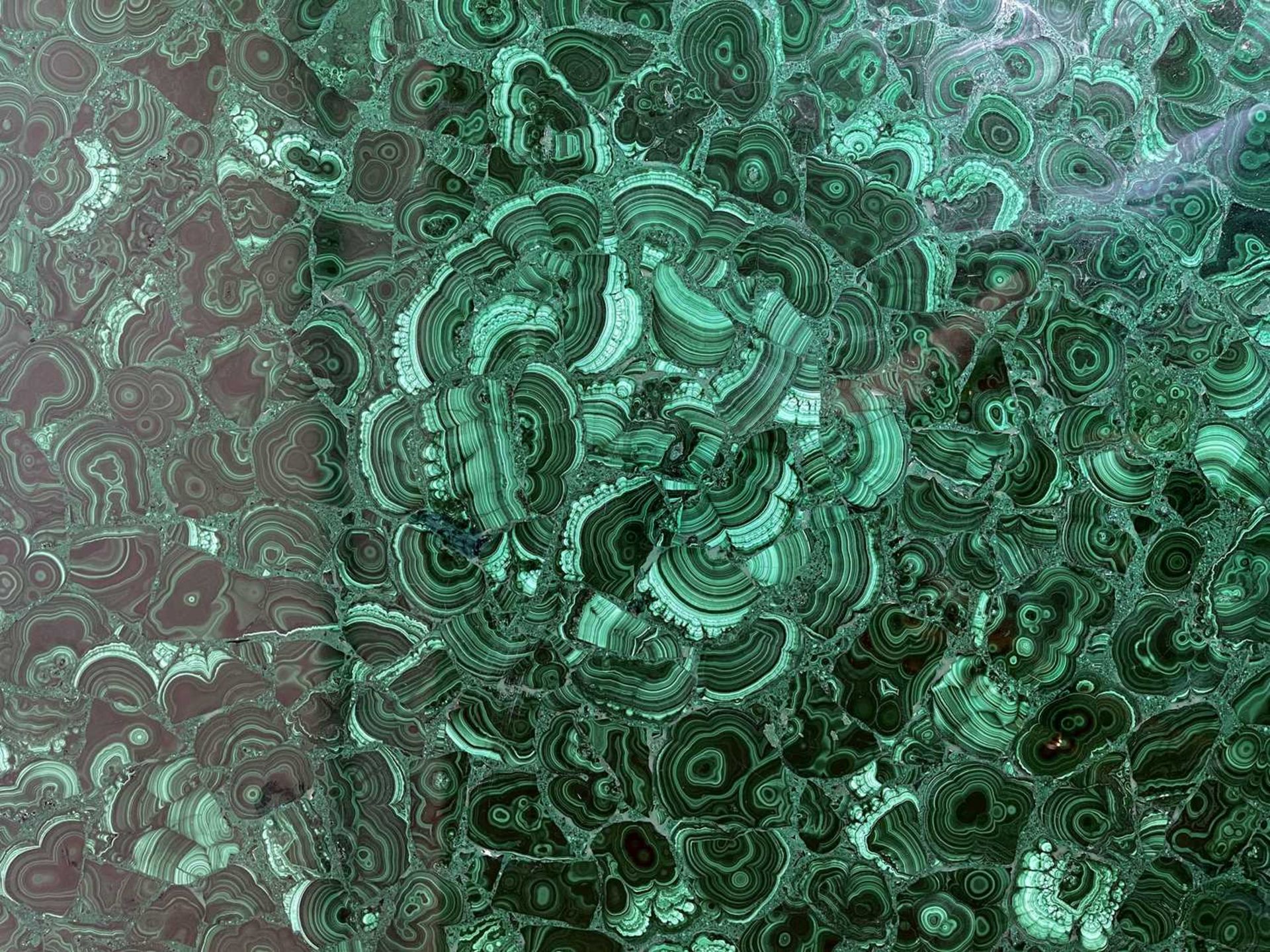 A near pair of malachite tabletops, - Image 5 of 55