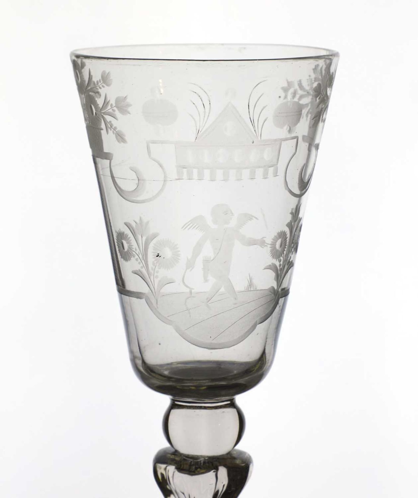 An engraved glass goblet, - Image 4 of 5