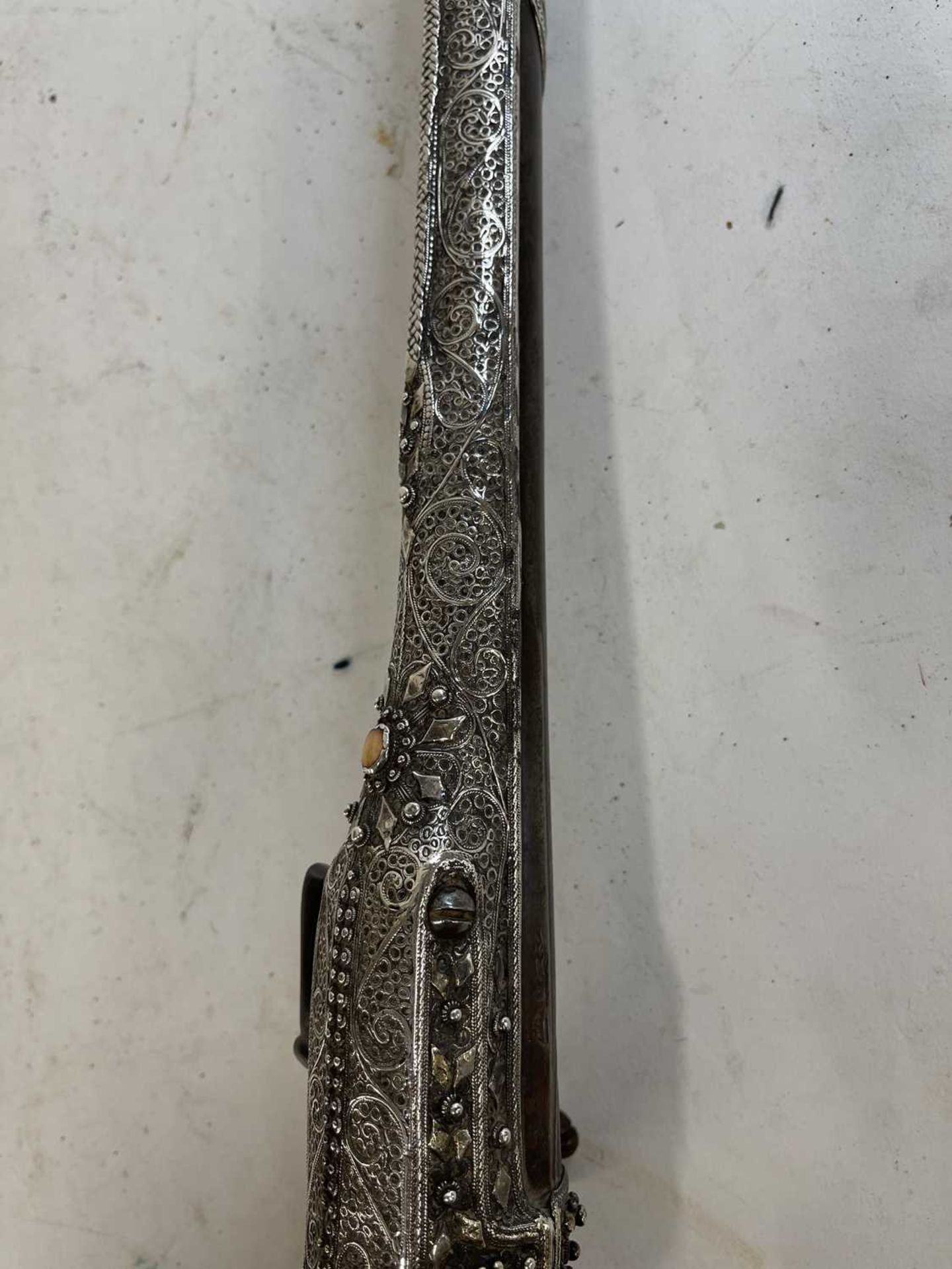 A Turkish silver-mounted flintlock pistol, - Bild 11 aus 45