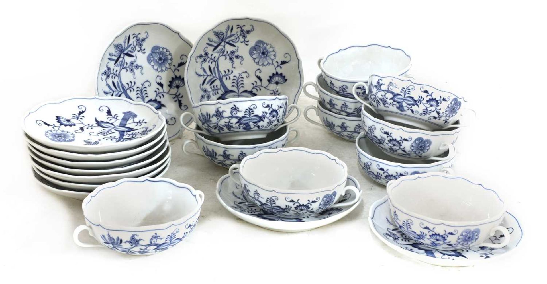 An extensive Meissen Onion pattern blue and white dinner and tea service, - Image 4 of 21