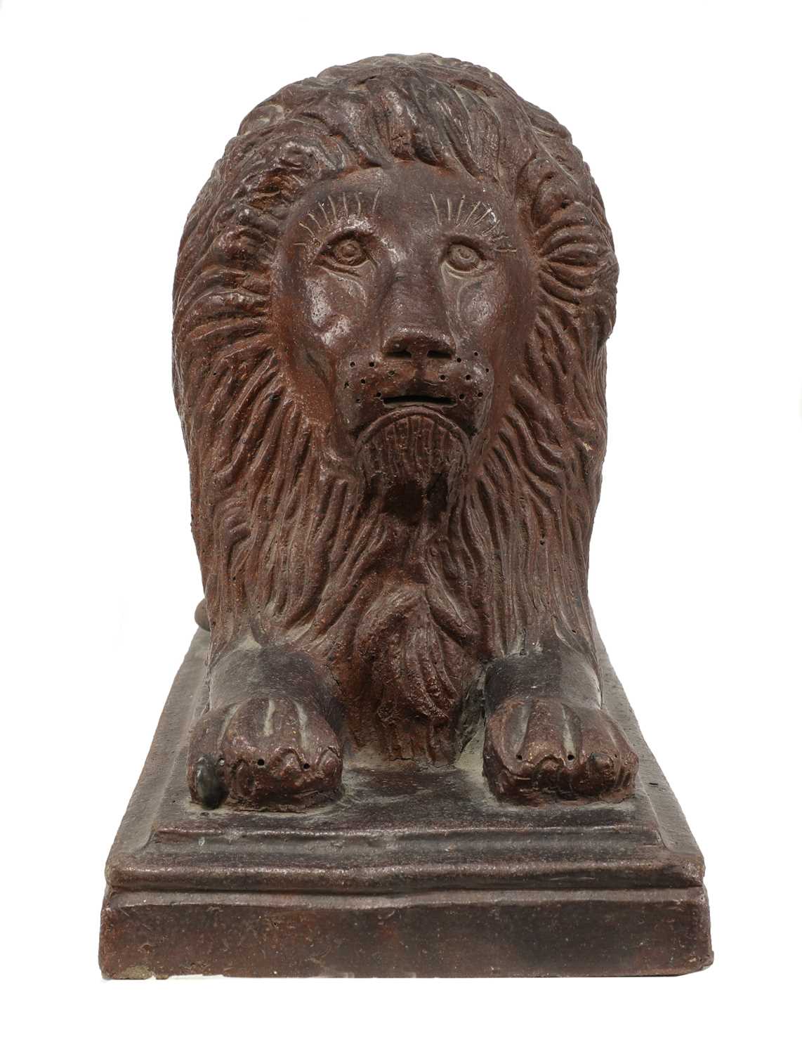 A large Staffordshire salt-glazed pottery lion, - Bild 4 aus 4