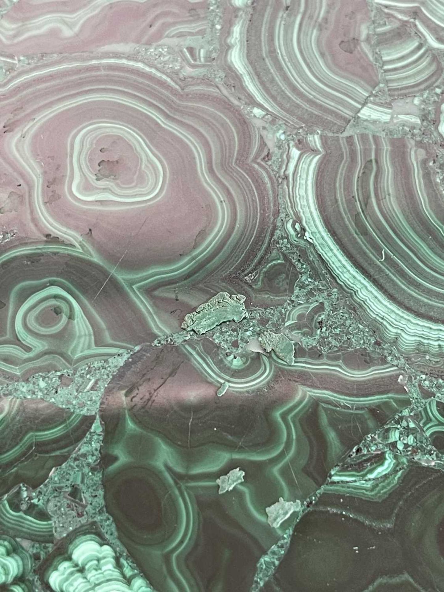 A near pair of malachite tabletops, - Image 7 of 55