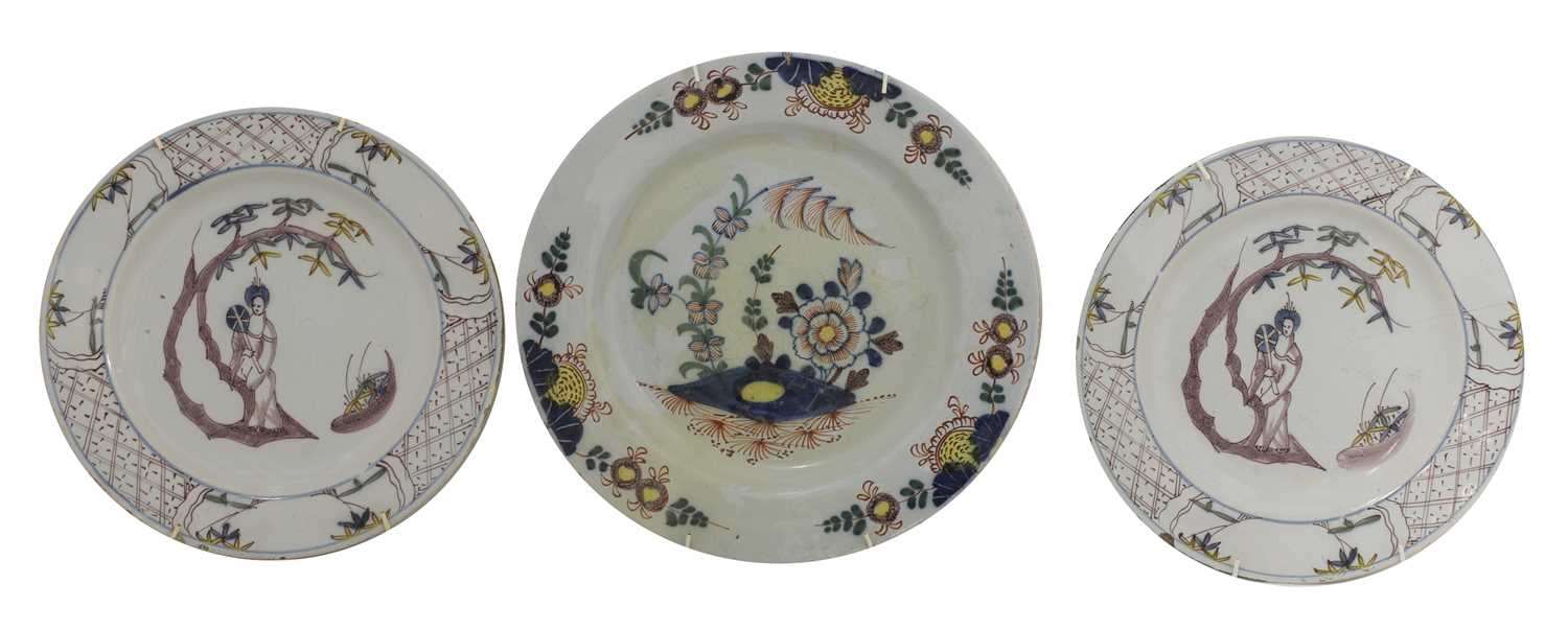 A pair of Bristol delft plates.