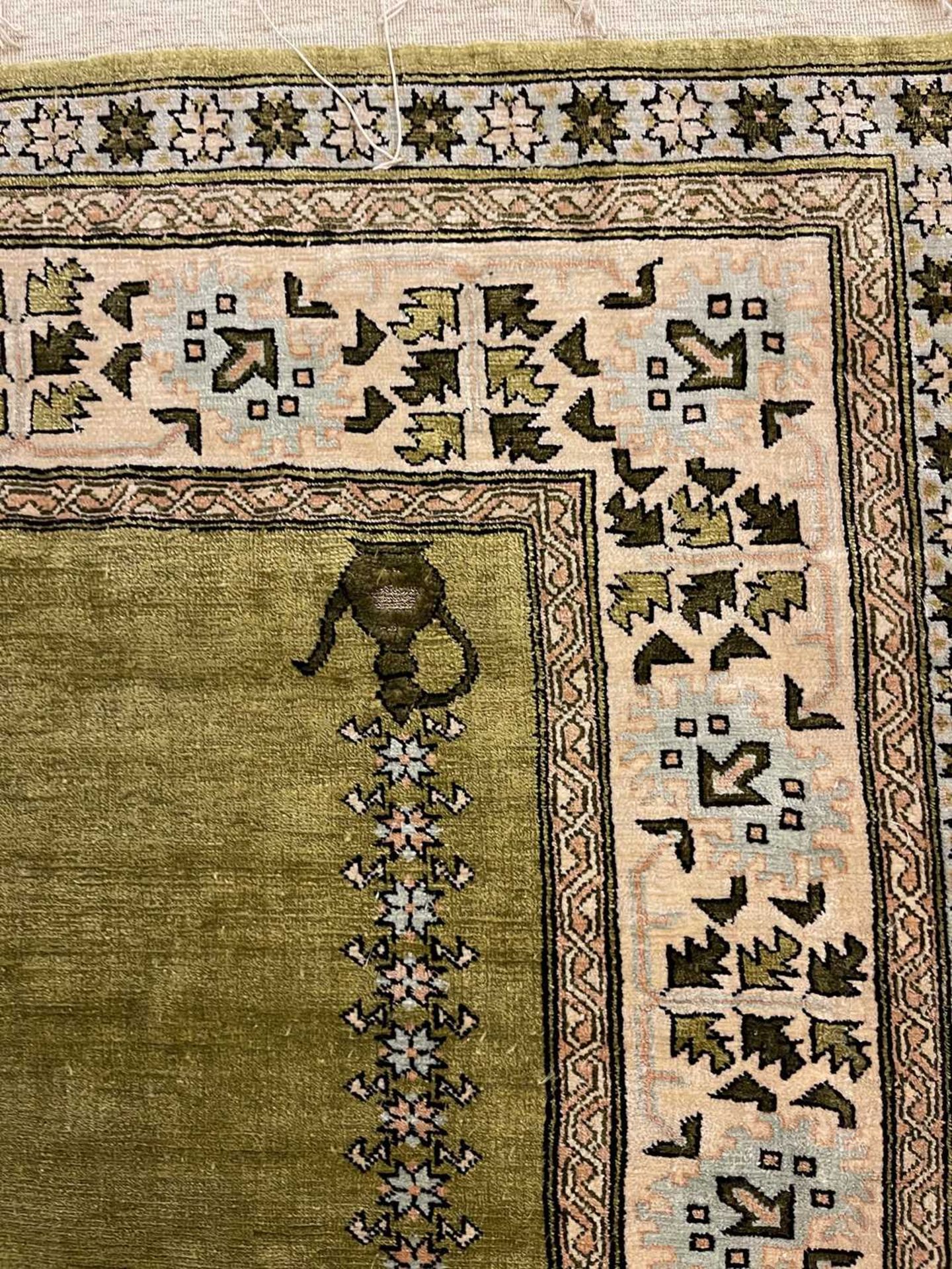 A small Turkish Hereke and gold-coloured metal rug, - Image 7 of 9