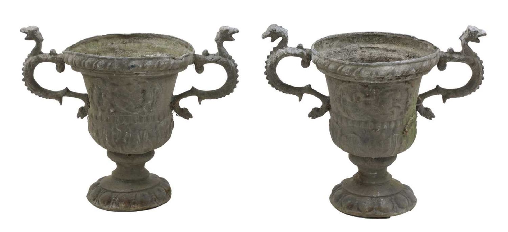 A pair of twin-handled lead urns, - Bild 2 aus 8