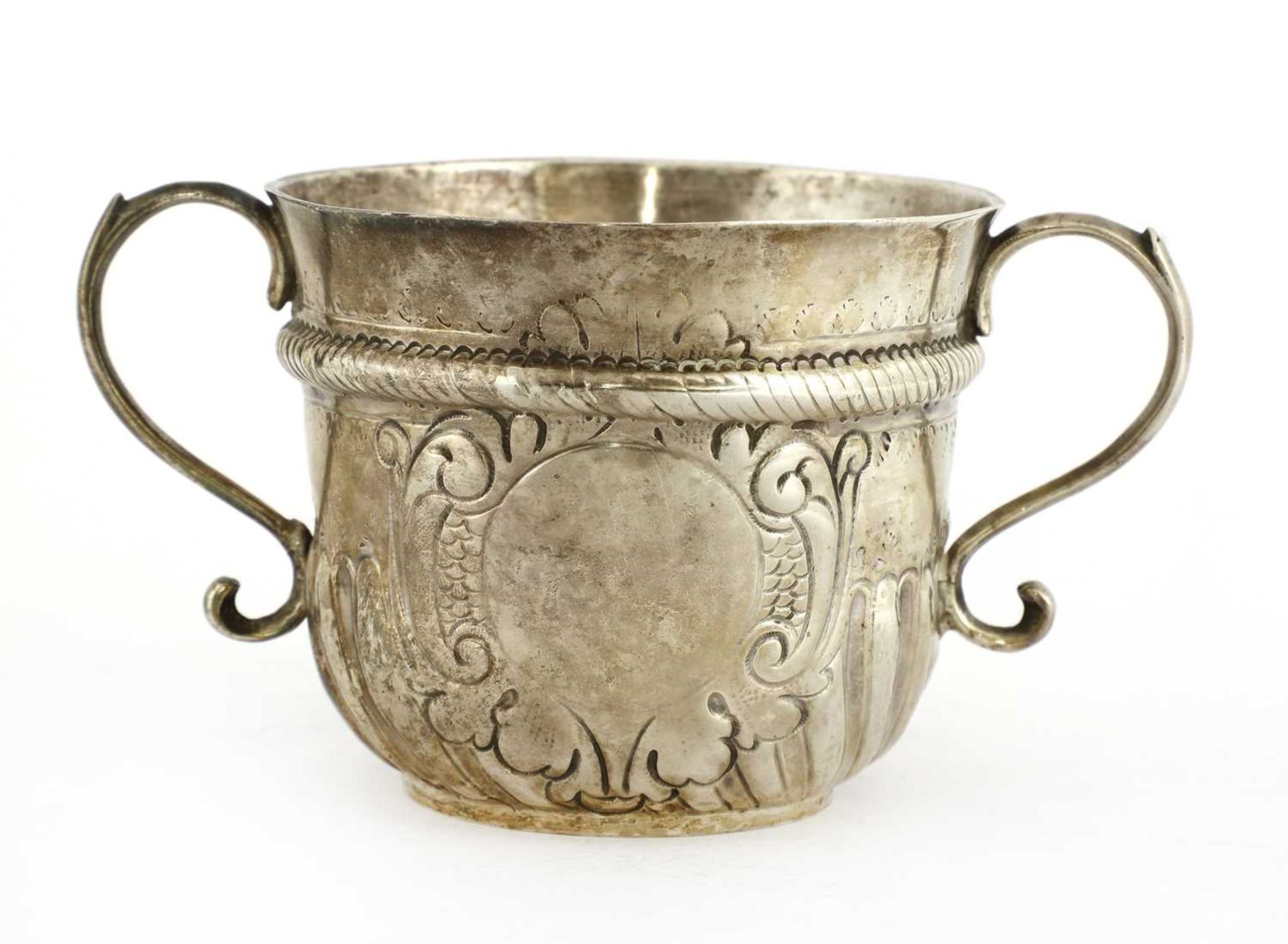 A George I Britannia silver porringer, - Image 2 of 6