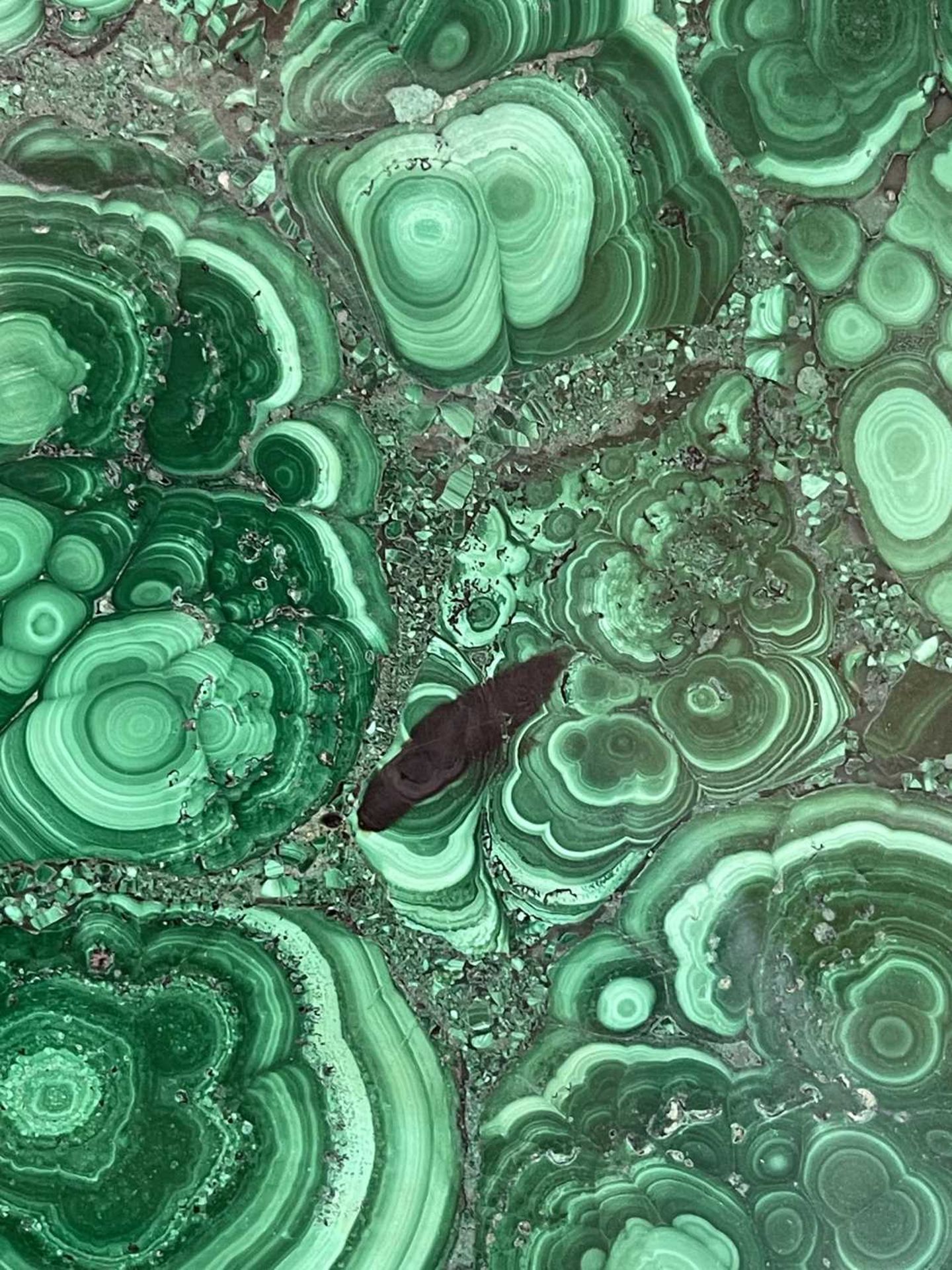 A near pair of malachite tabletops, - Image 31 of 55