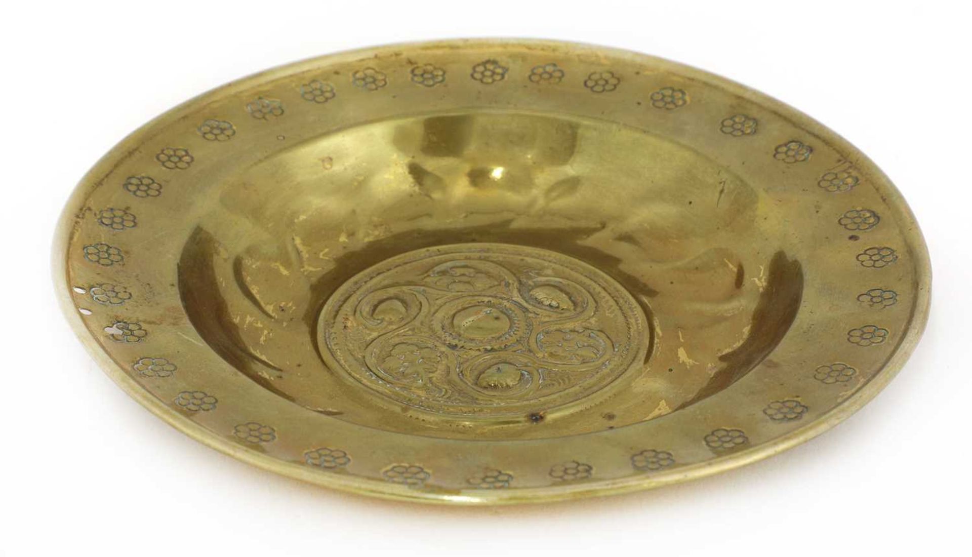 A small brass alms dish - Image 2 of 8