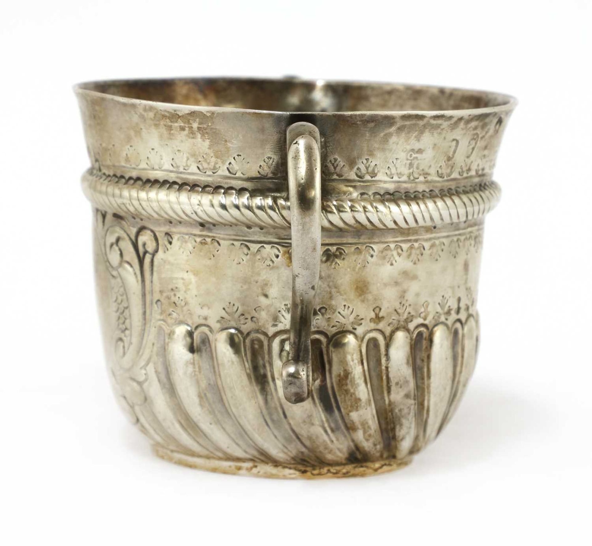 A George I Britannia silver porringer, - Image 3 of 6