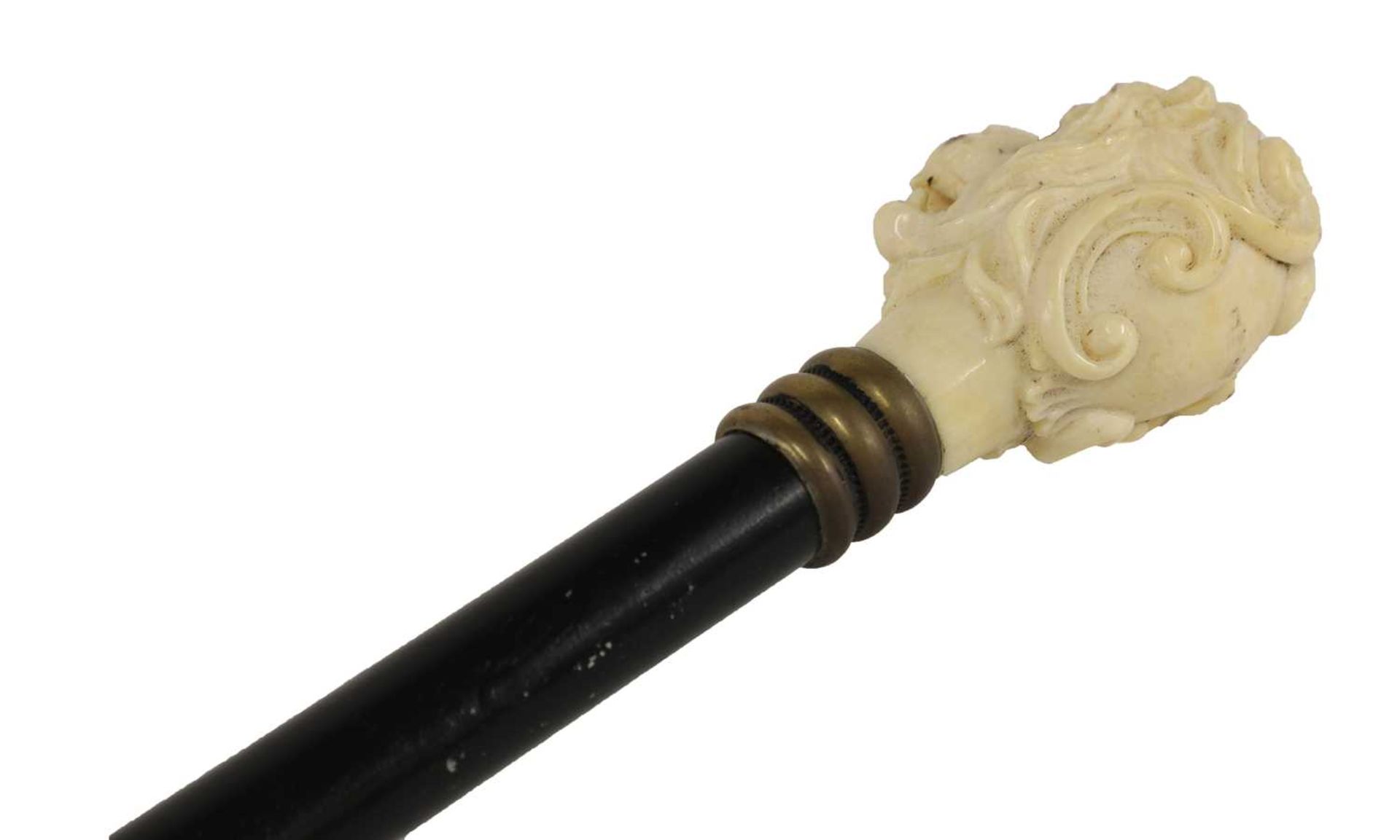 A carved ivory and ebonised walking stick, - Bild 3 aus 4