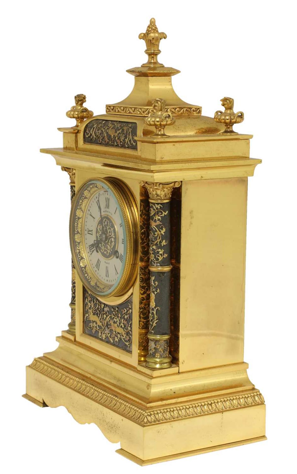 A French gilt brass cased mantel clock, - Bild 2 aus 4
