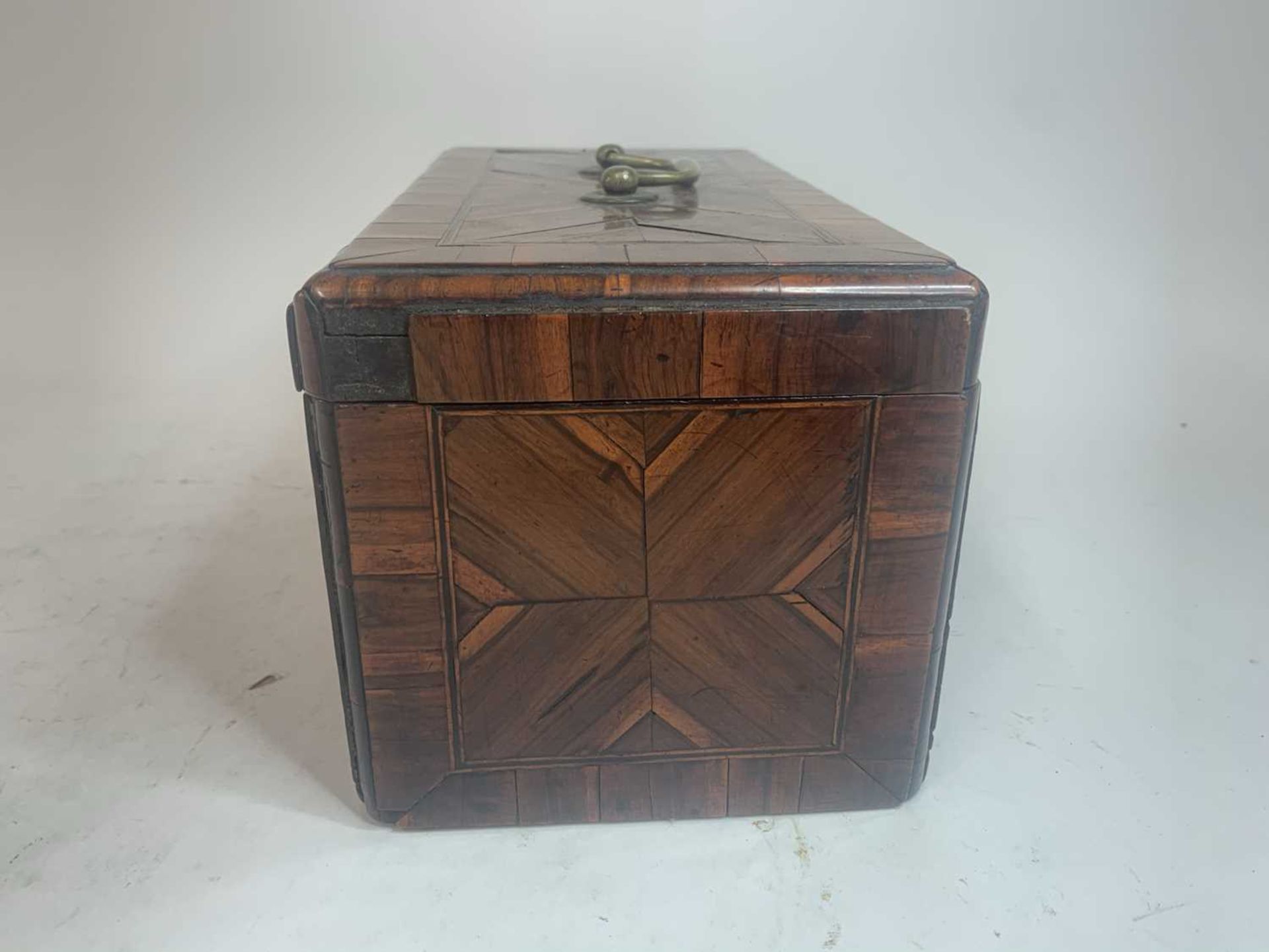 A laburnum tea caddy, - Bild 8 aus 18