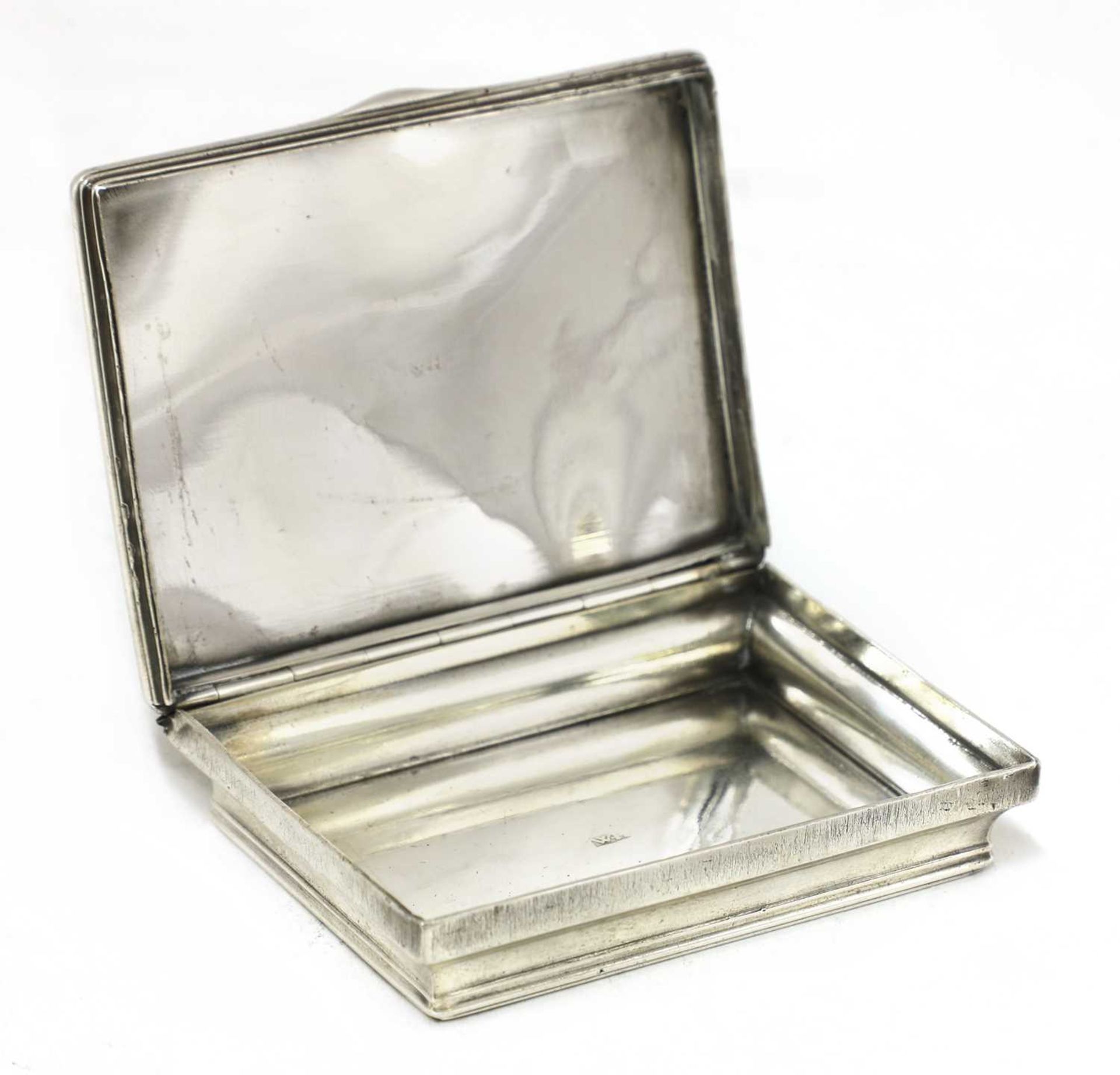 An early English repoussé silver box, - Image 3 of 4