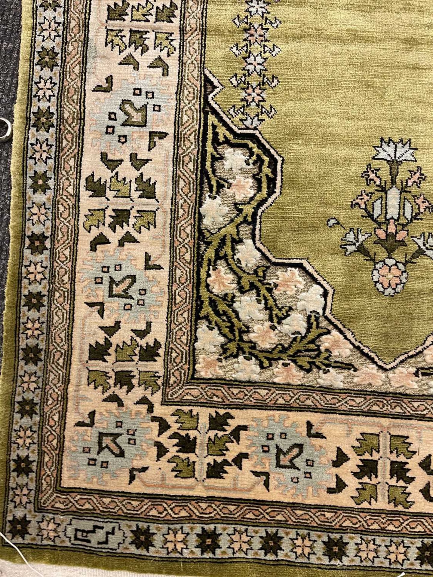 A small Turkish Hereke and gold-coloured metal rug, - Image 8 of 9