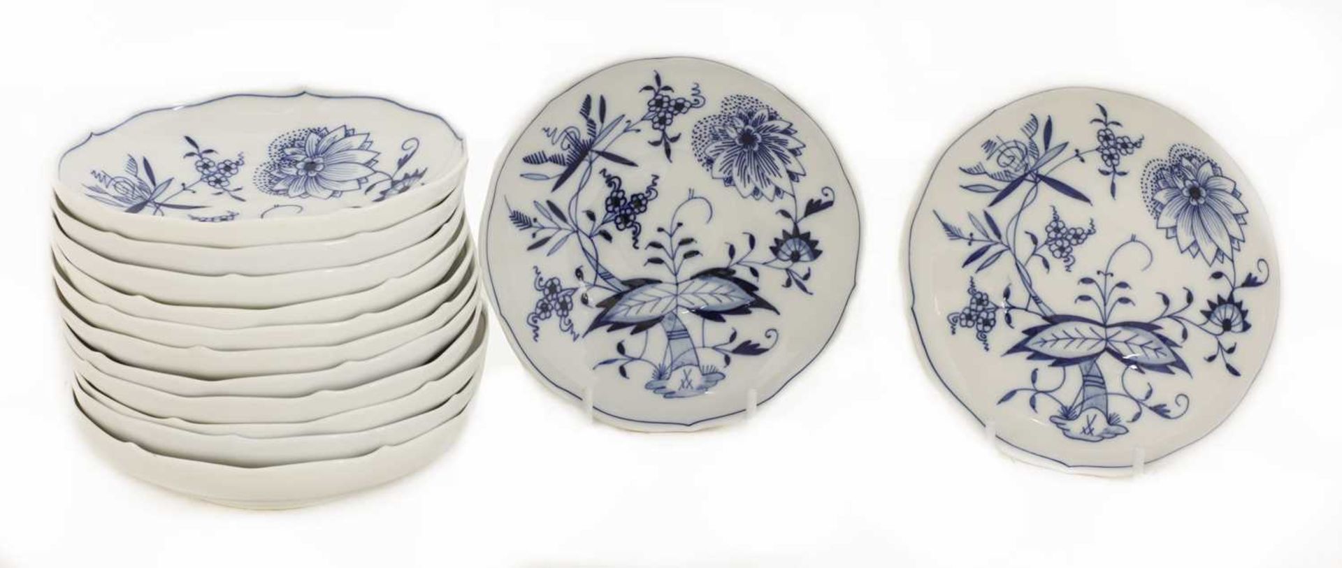 An extensive Meissen Onion pattern blue and white dinner and tea service, - Image 11 of 21