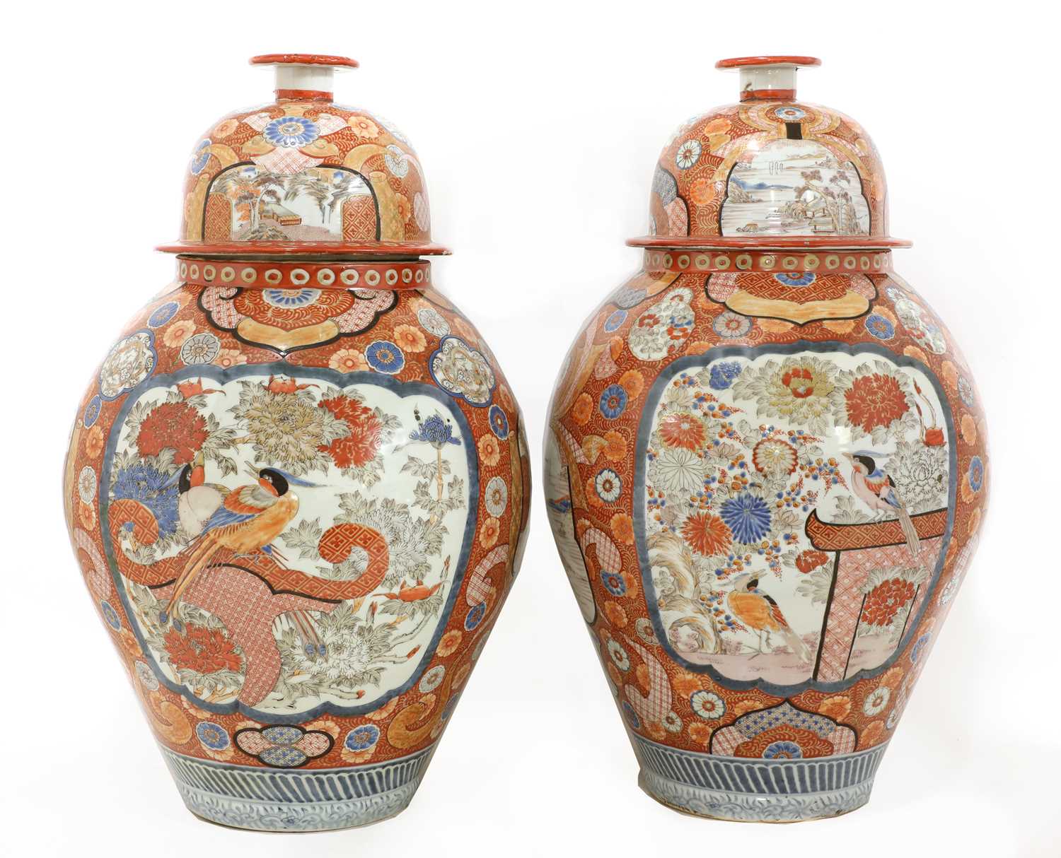 A large pair of Imari vases and covers, - Bild 2 aus 31