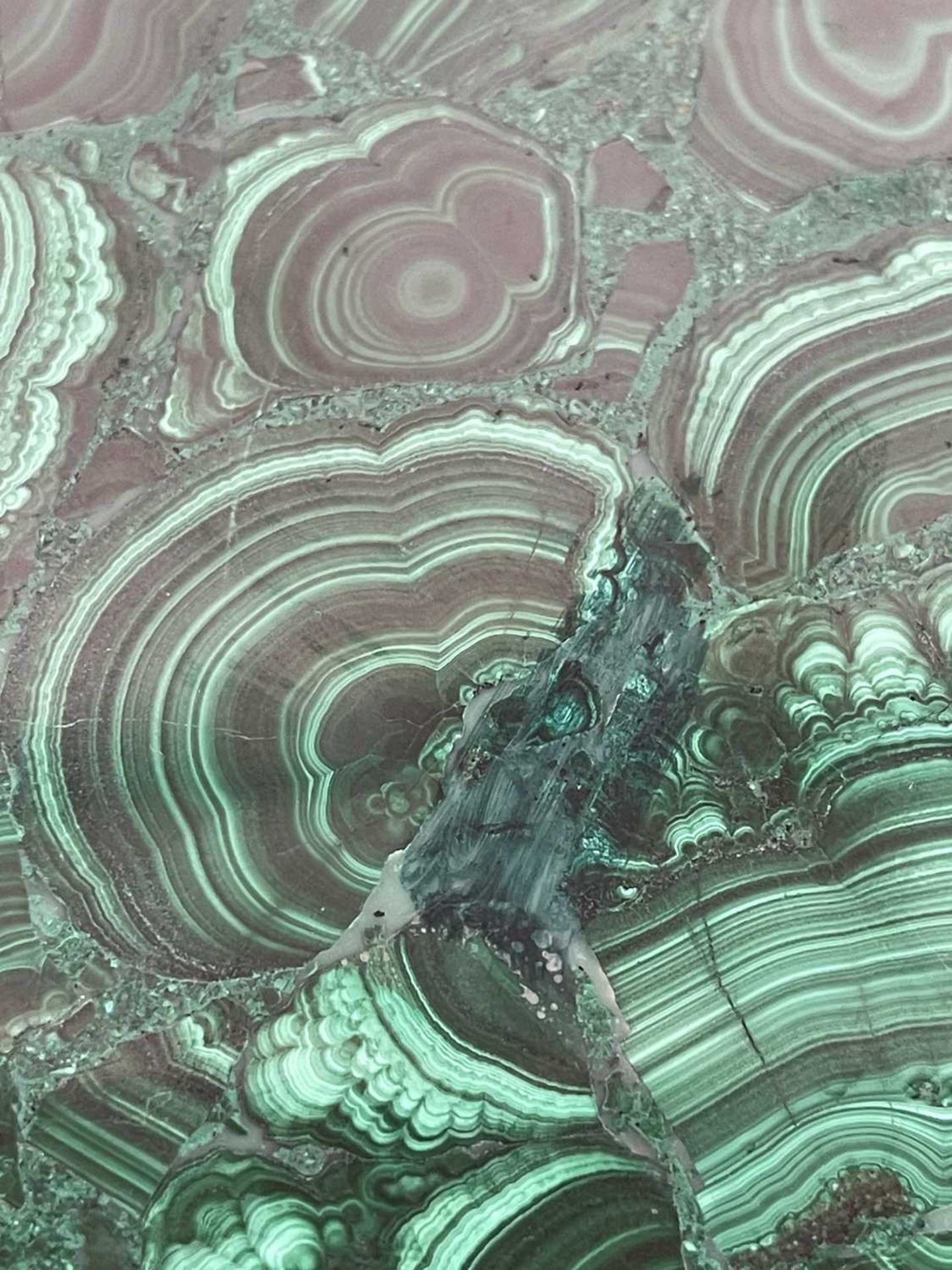 A near pair of malachite tabletops, - Image 22 of 55