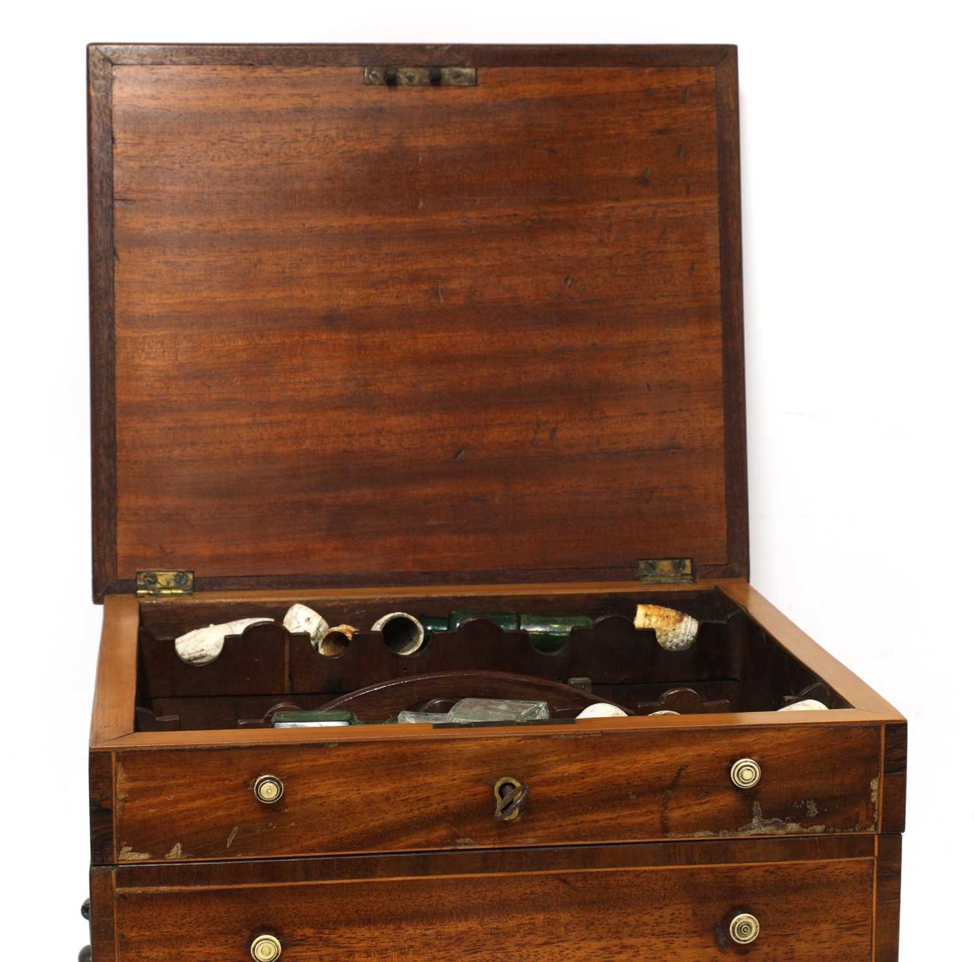 A George III strung mahogany apothecary's chest, - Bild 3 aus 5