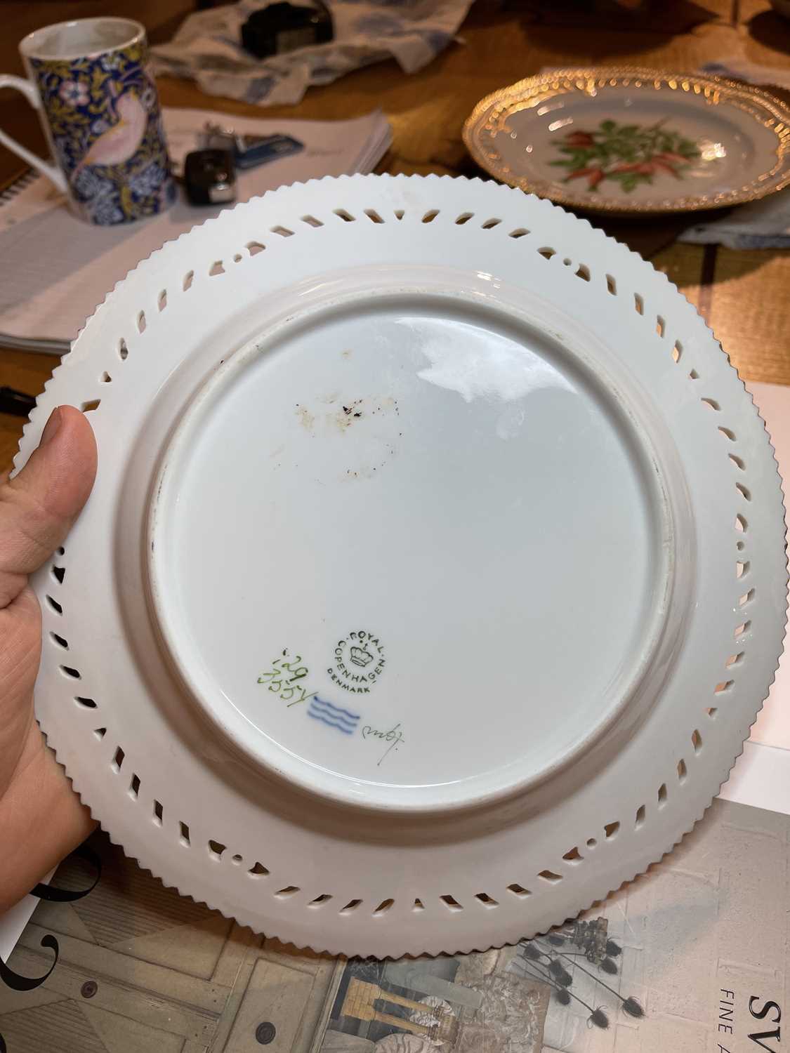 An extensive Royal Copenhagen 'Flora Danica' porcelain dinner service, - Bild 137 aus 139