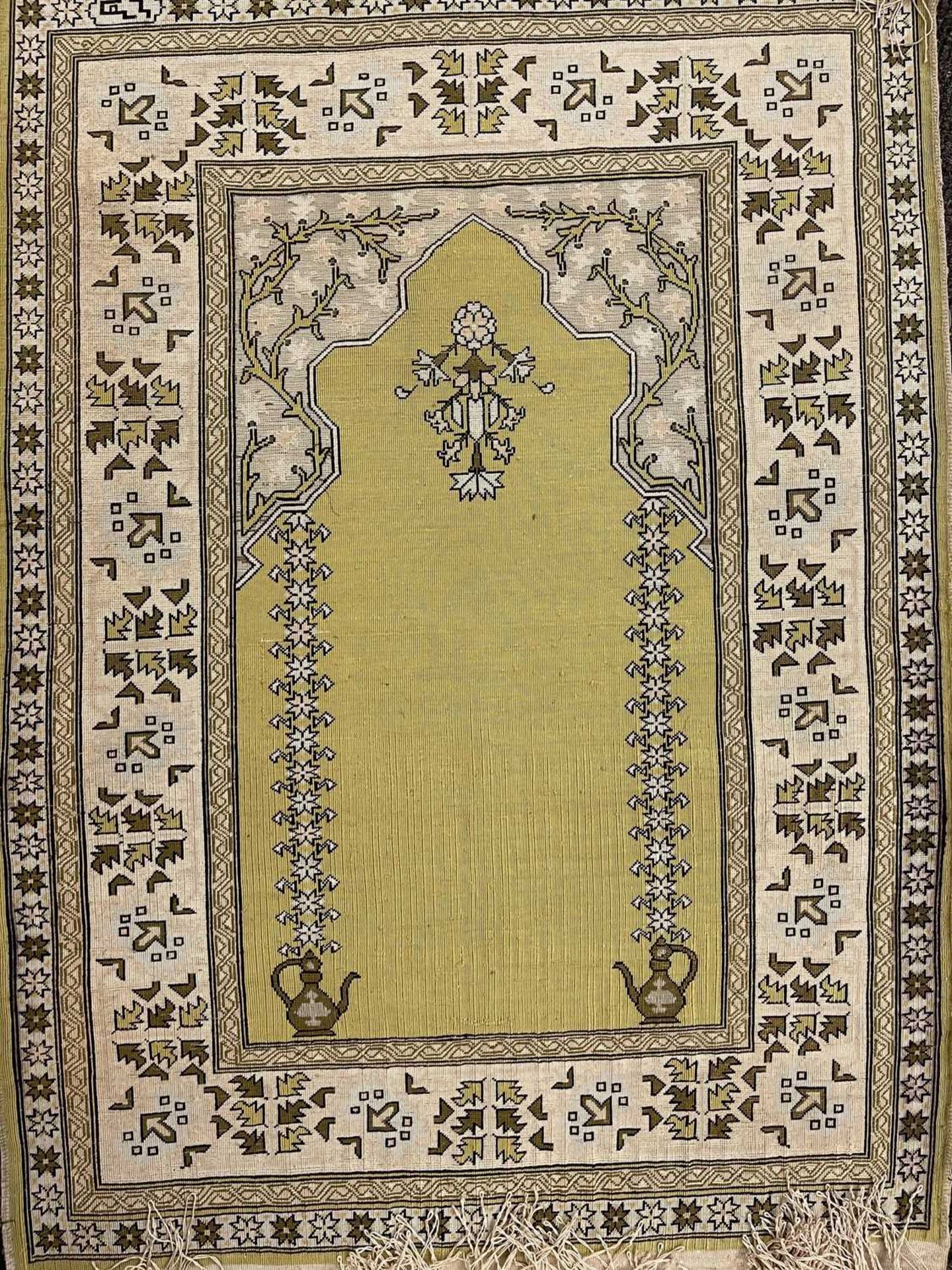 A small Turkish Hereke and gold-coloured metal rug, - Image 4 of 9