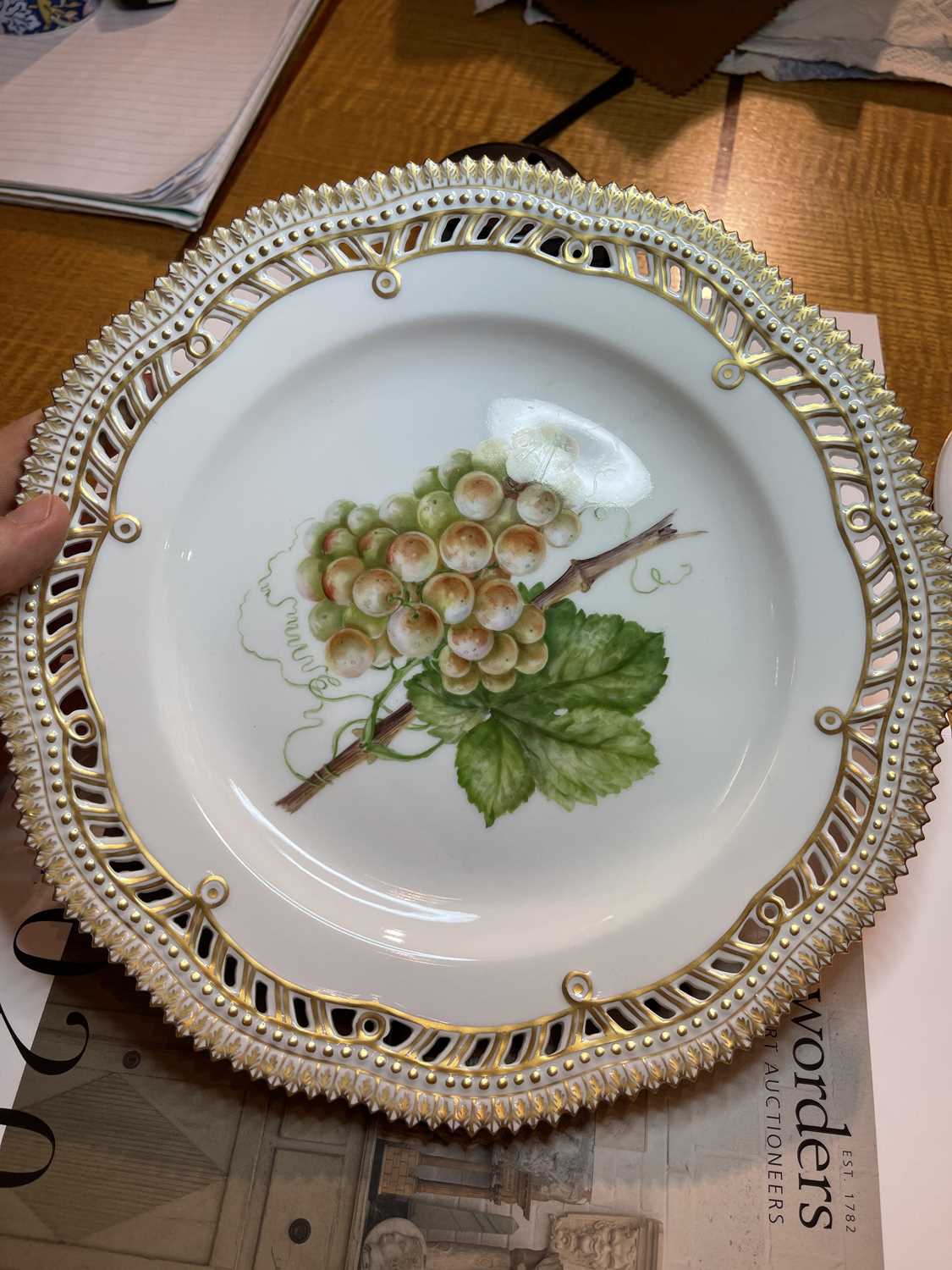 An extensive Royal Copenhagen 'Flora Danica' porcelain dinner service, - Bild 117 aus 139