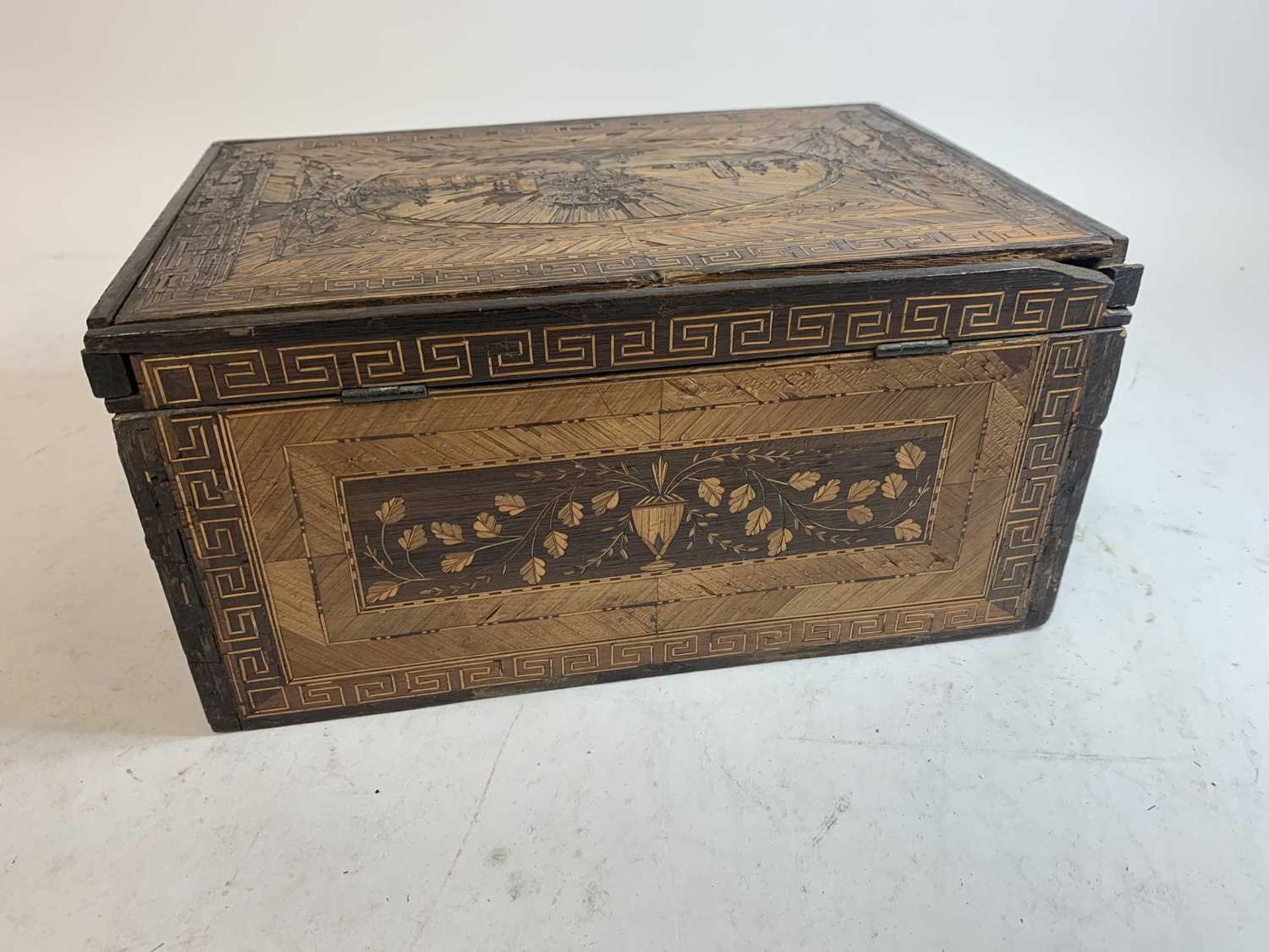 A French Napoleonic prisoner of war straw-work box, - Bild 31 aus 39