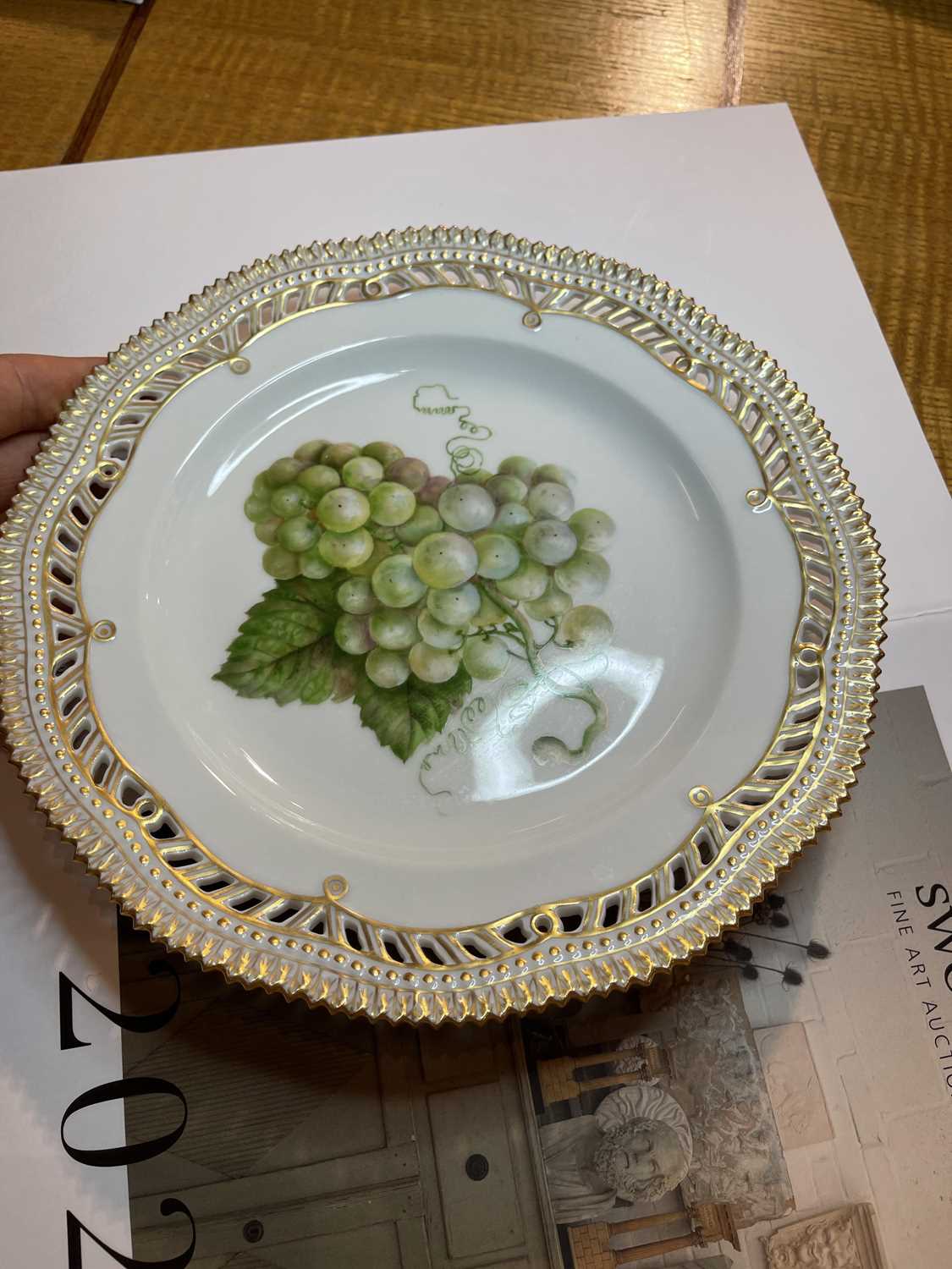 An extensive Royal Copenhagen 'Flora Danica' porcelain dinner service, - Bild 94 aus 139