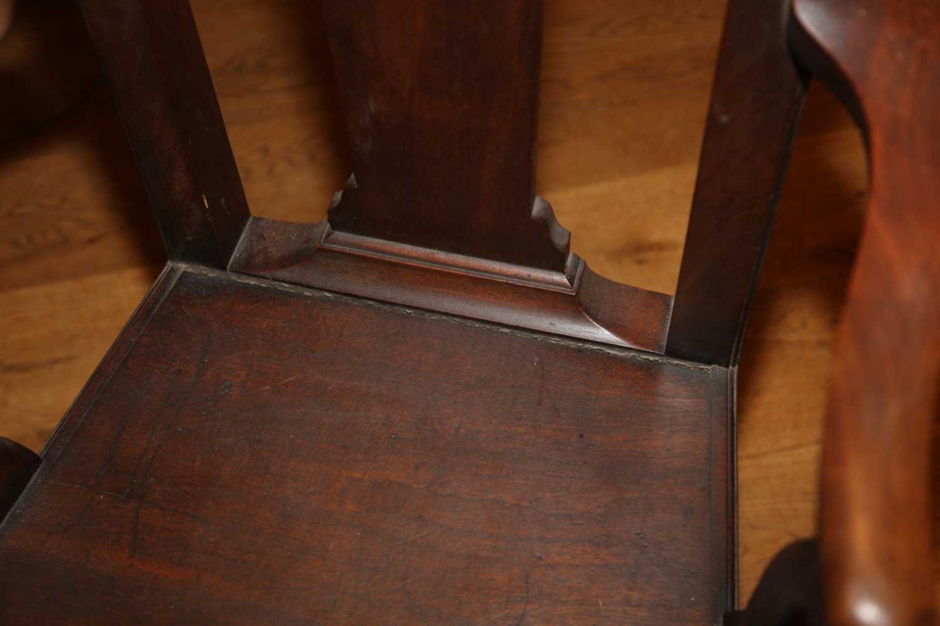 AN EXTRAORDINARY MAHOGANY ELBOW CHAIR, - Bild 9 aus 11