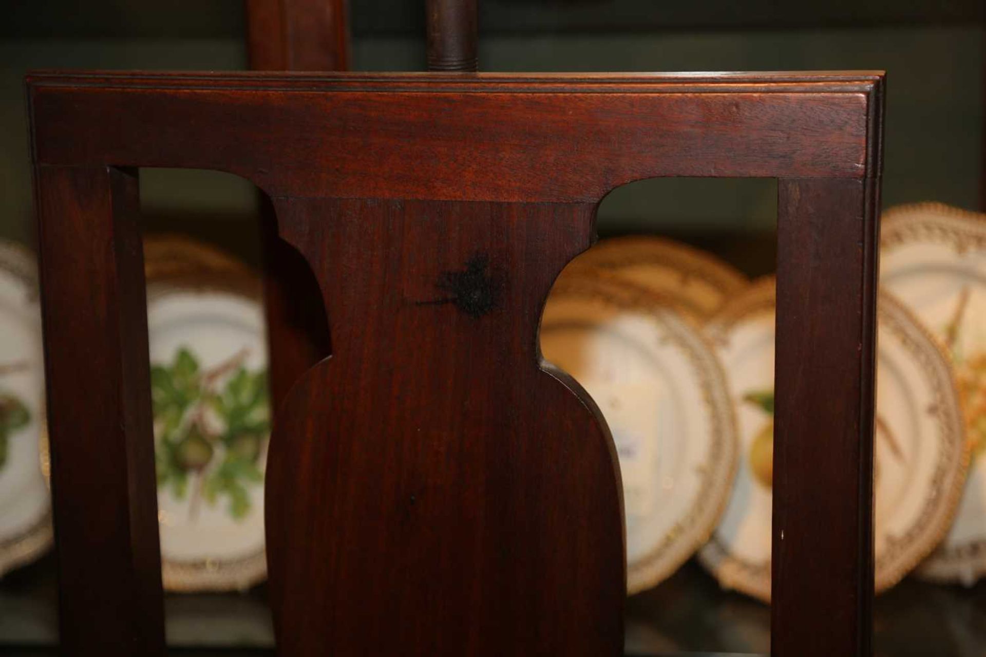 AN EXTRAORDINARY MAHOGANY ELBOW CHAIR, - Bild 7 aus 11