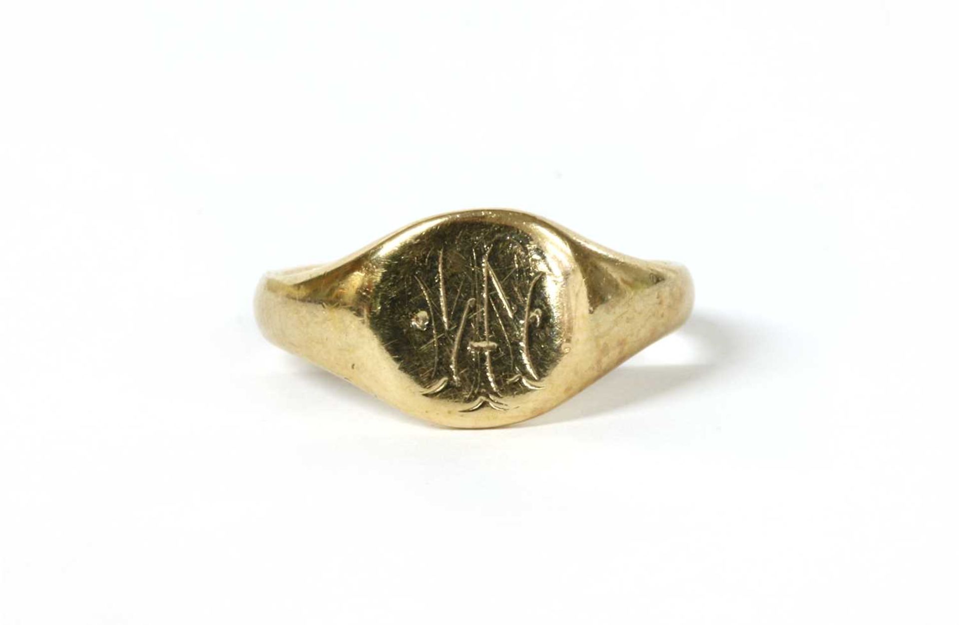 A 9ct gold signet ring,