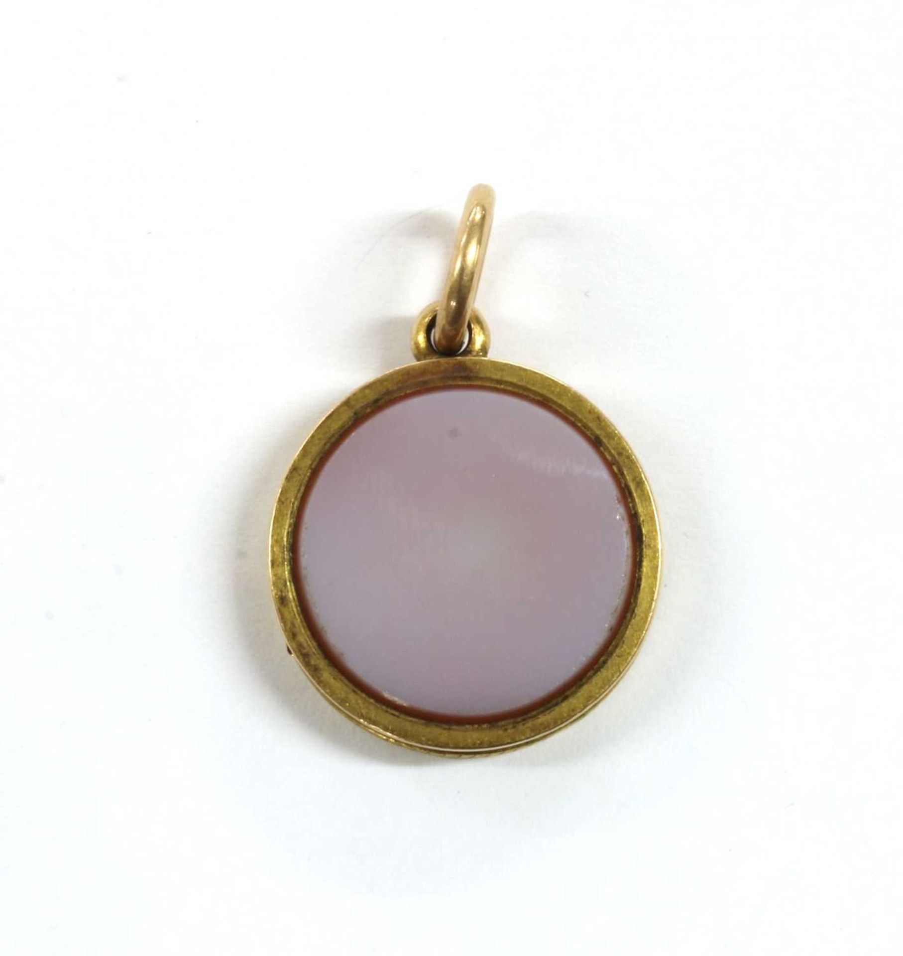 A gold chalcedony locket,