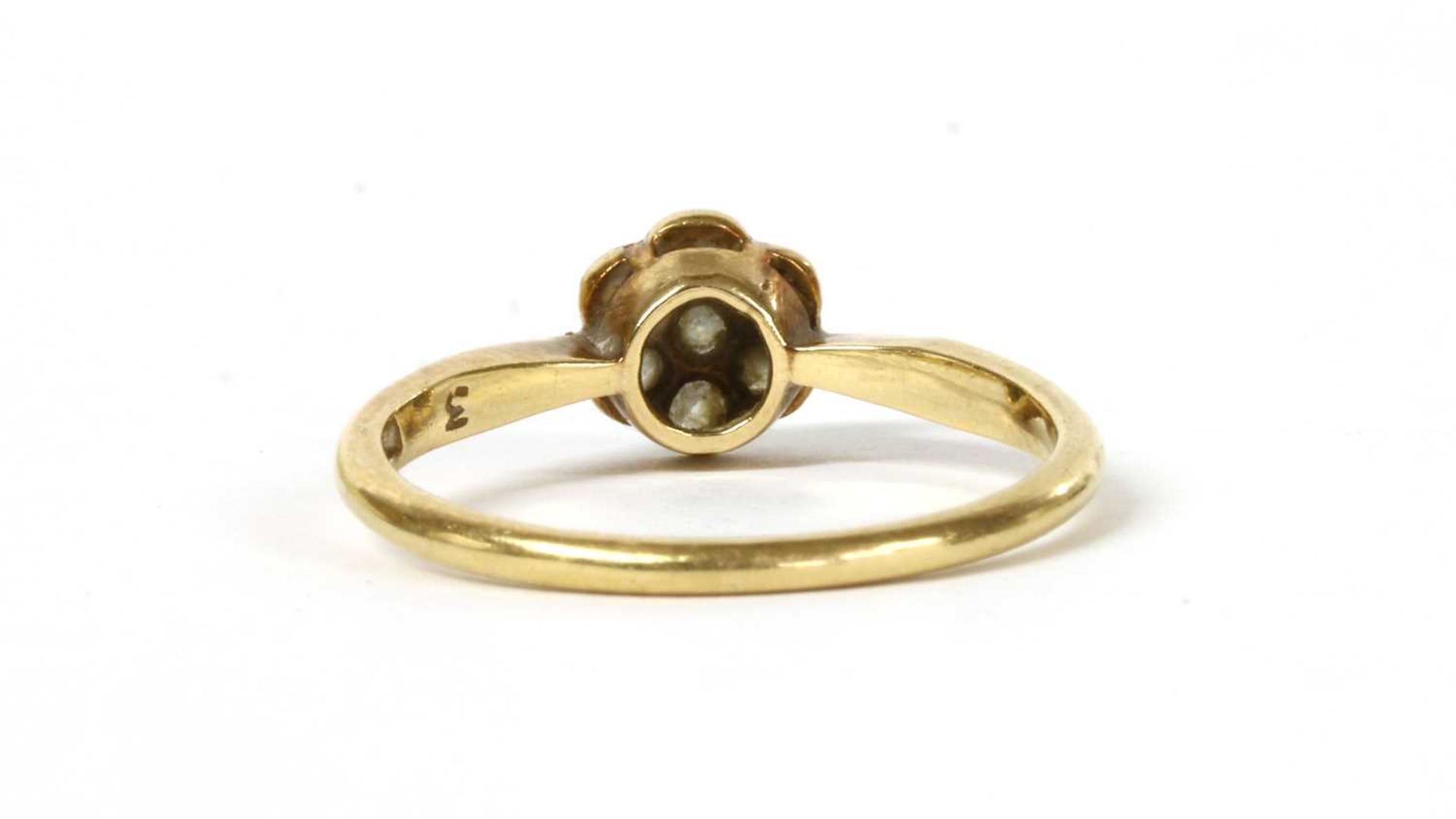 A gold diamond set daisy cluster ring, - Image 3 of 3