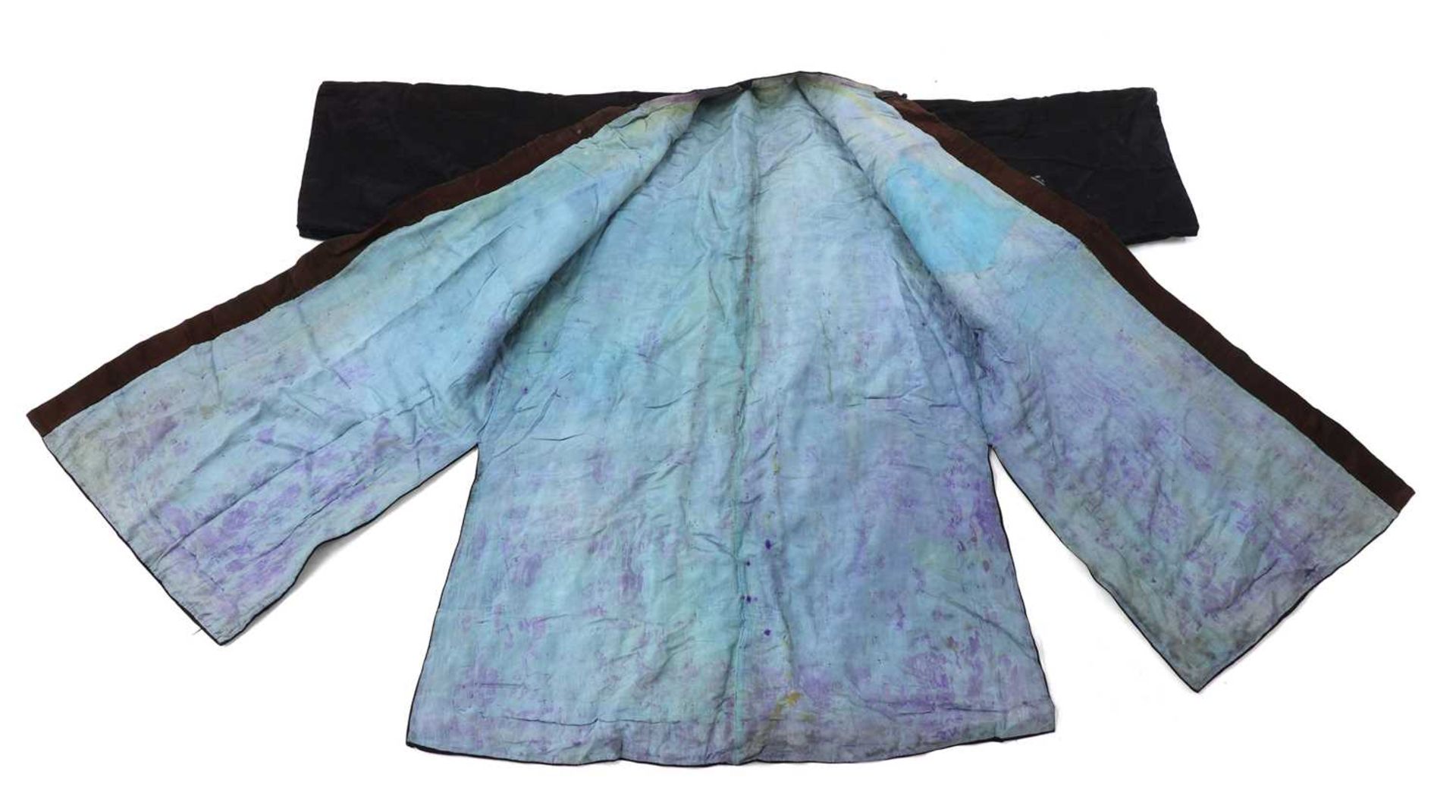 A Chinese embroidered robe, - Bild 3 aus 3