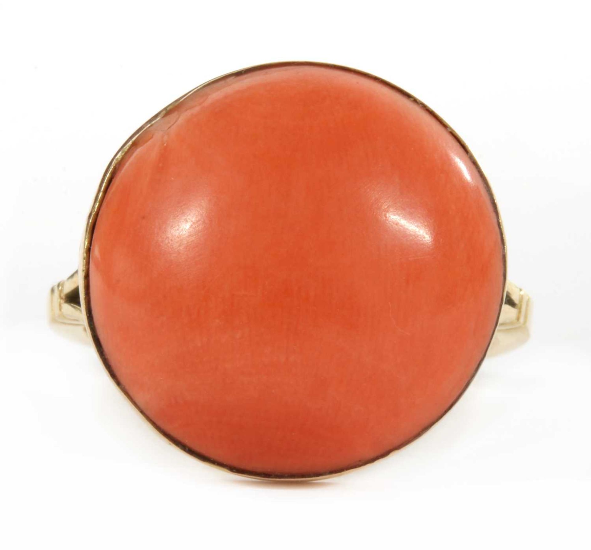 A gold single stone coral ring,